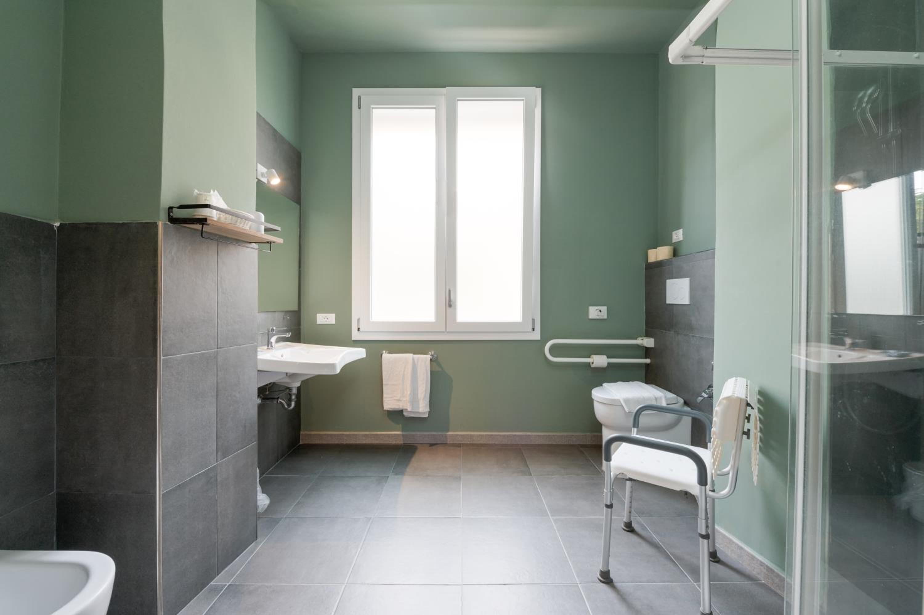 Triple Room - Disability Access - Photo 3