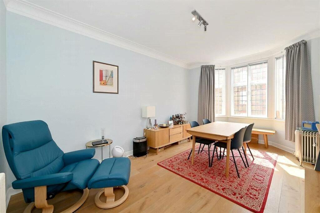 Two-Bedroom Apartment photo 2