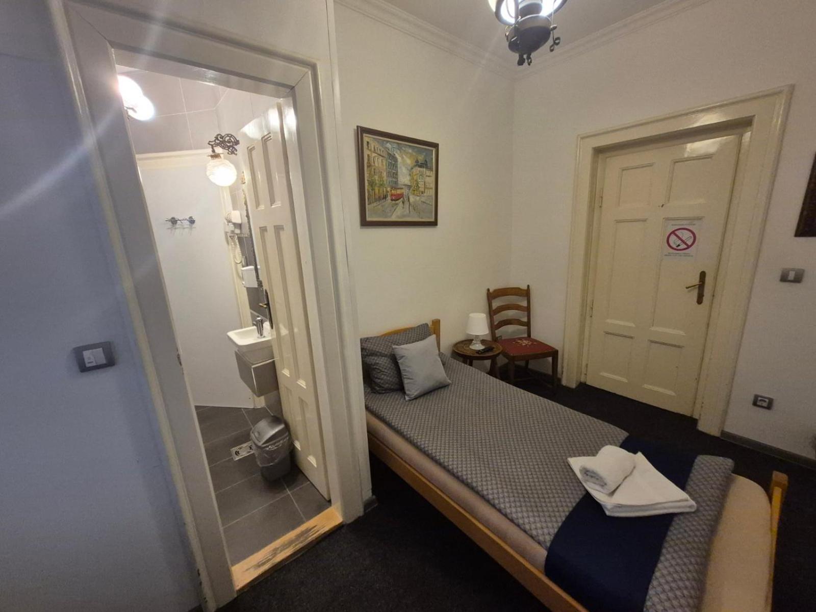 Five-Bedroom Apartment with Terrace
