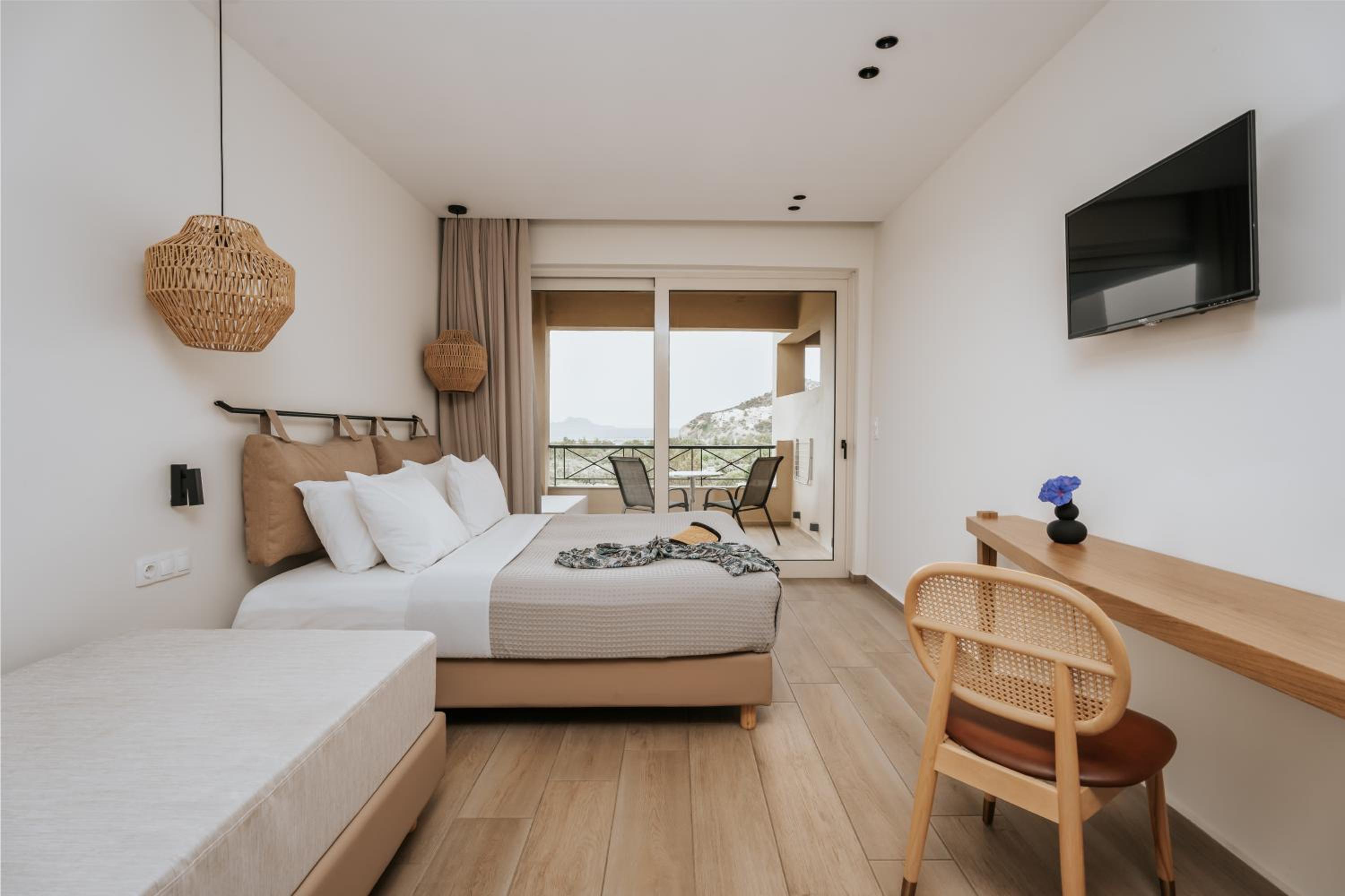 Junior Suite with Sea View thumbnail 6
