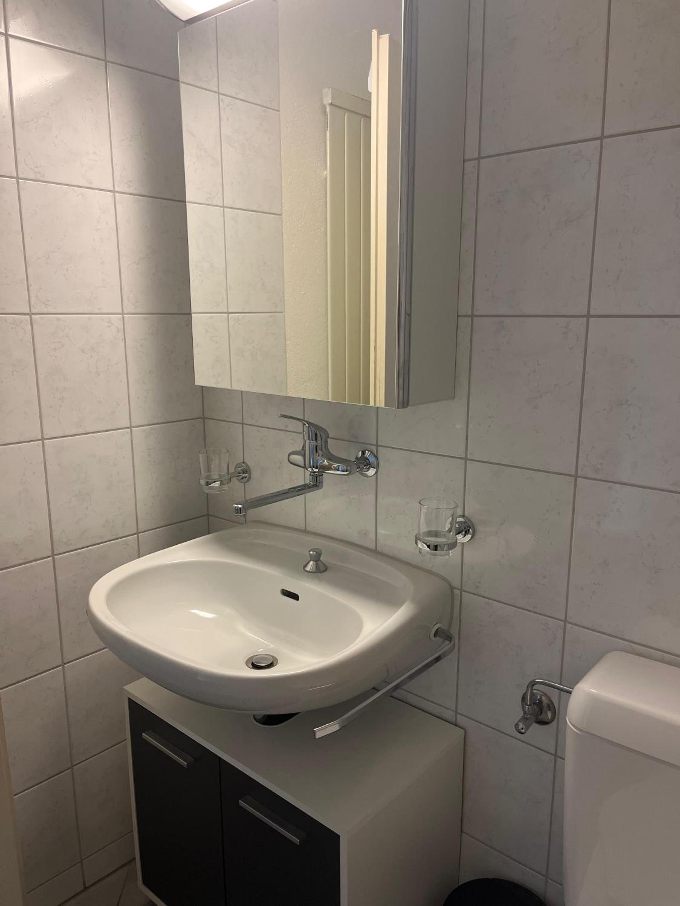 Two-Bedroom Apartment with Shower  photo 2