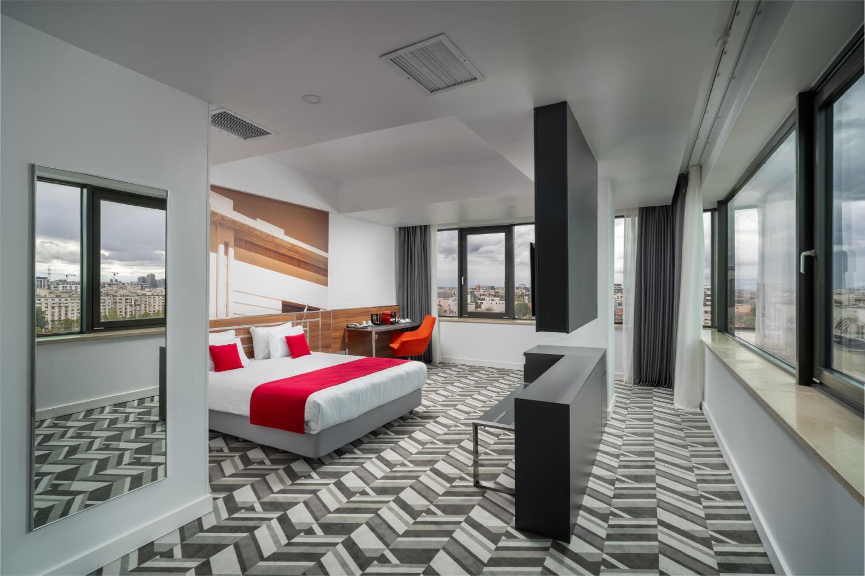 Deluxe City View Room with King Bed - Photo 3
