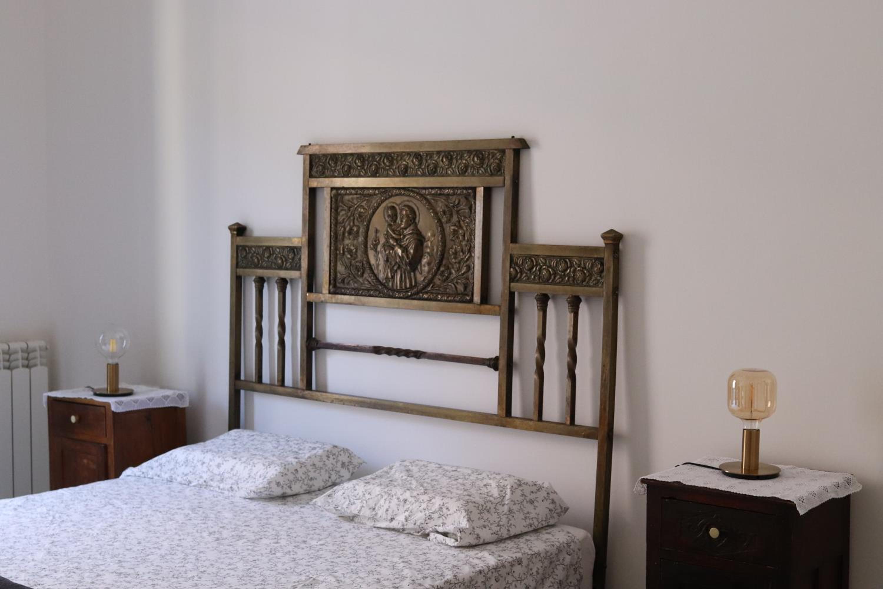 Queen Room With Shared Bathroom photo 2