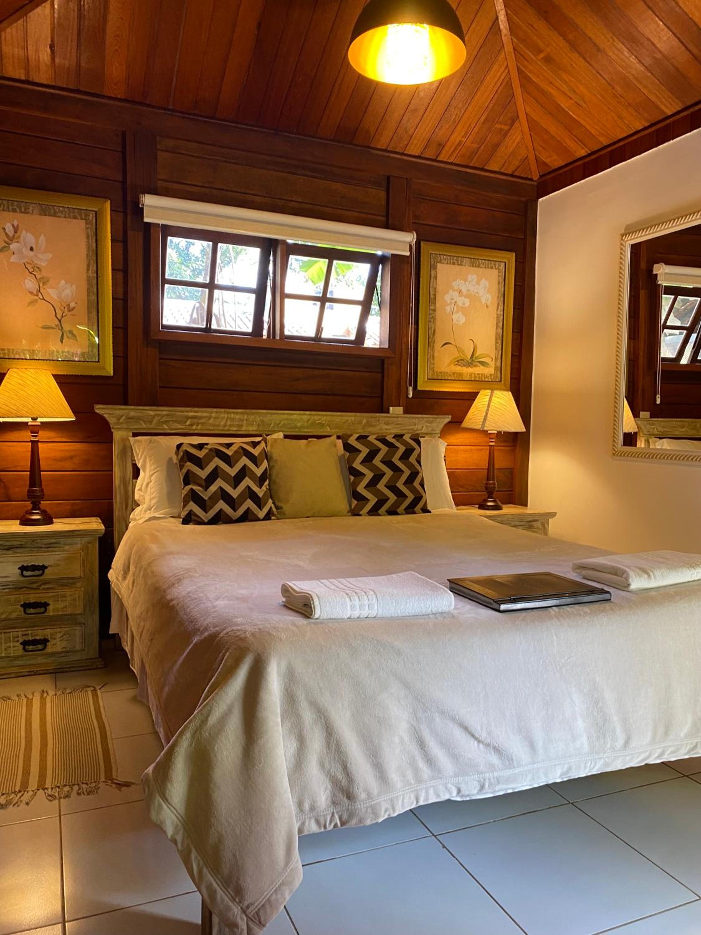 Deluxe Queen Suite