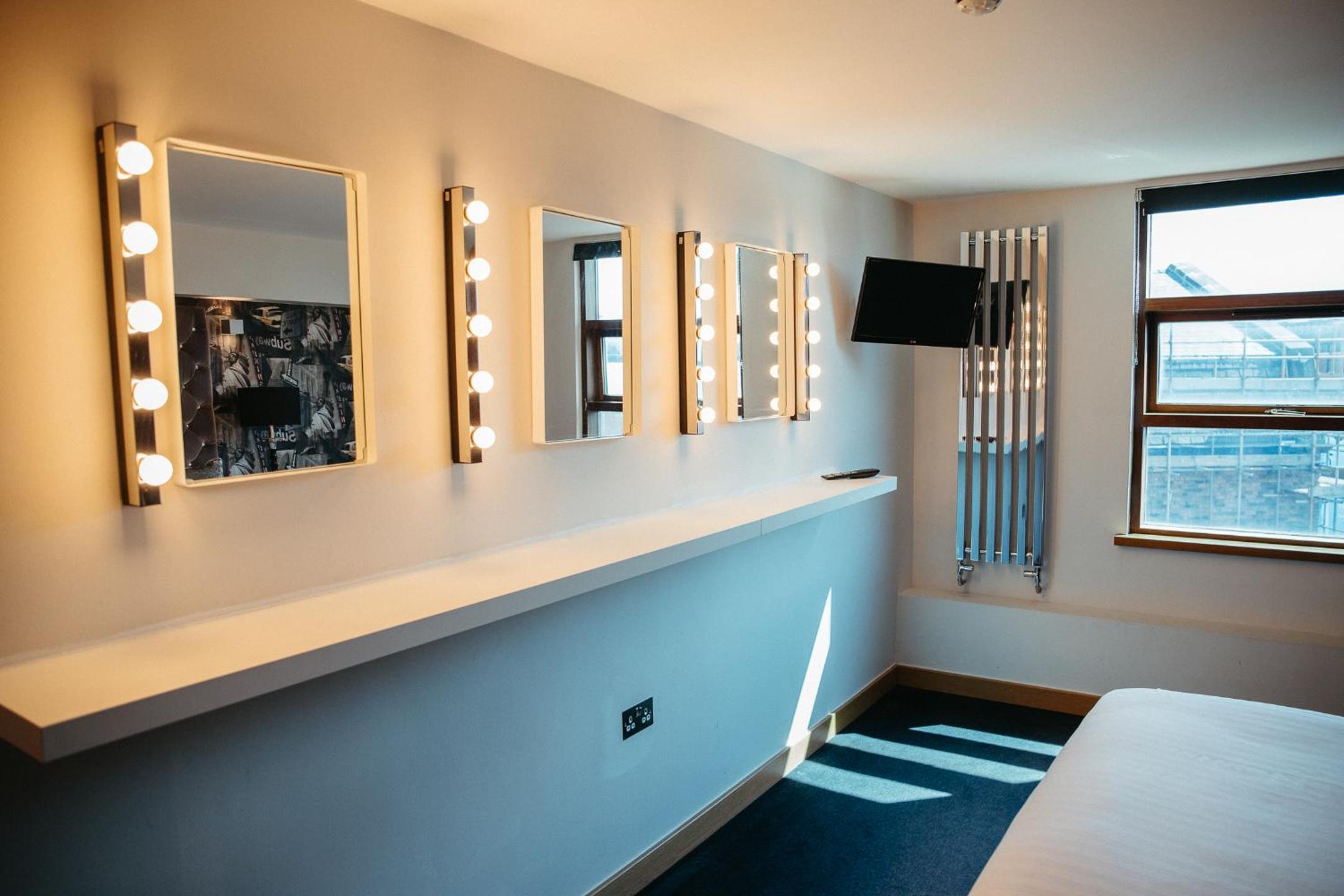 Large Superior 2 Bedroom Apartment - Photo 17