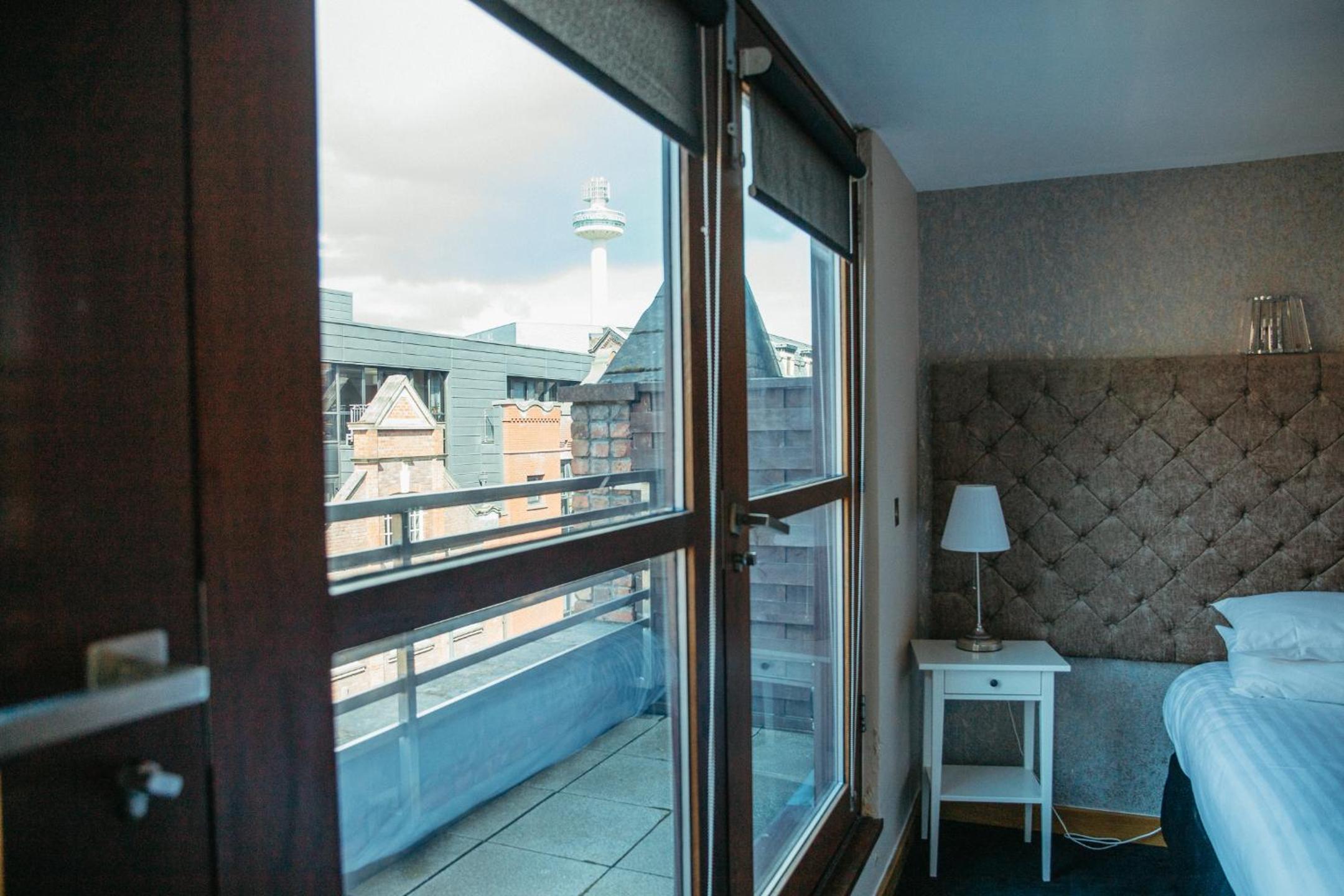 Large Superior 2 Bedroom Apartment - Photo 16