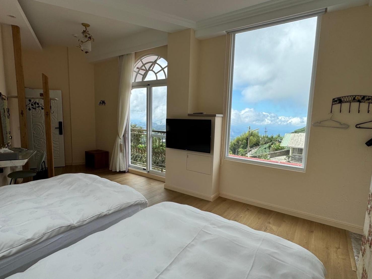 Double or Twin Room with Mountain View photo 1