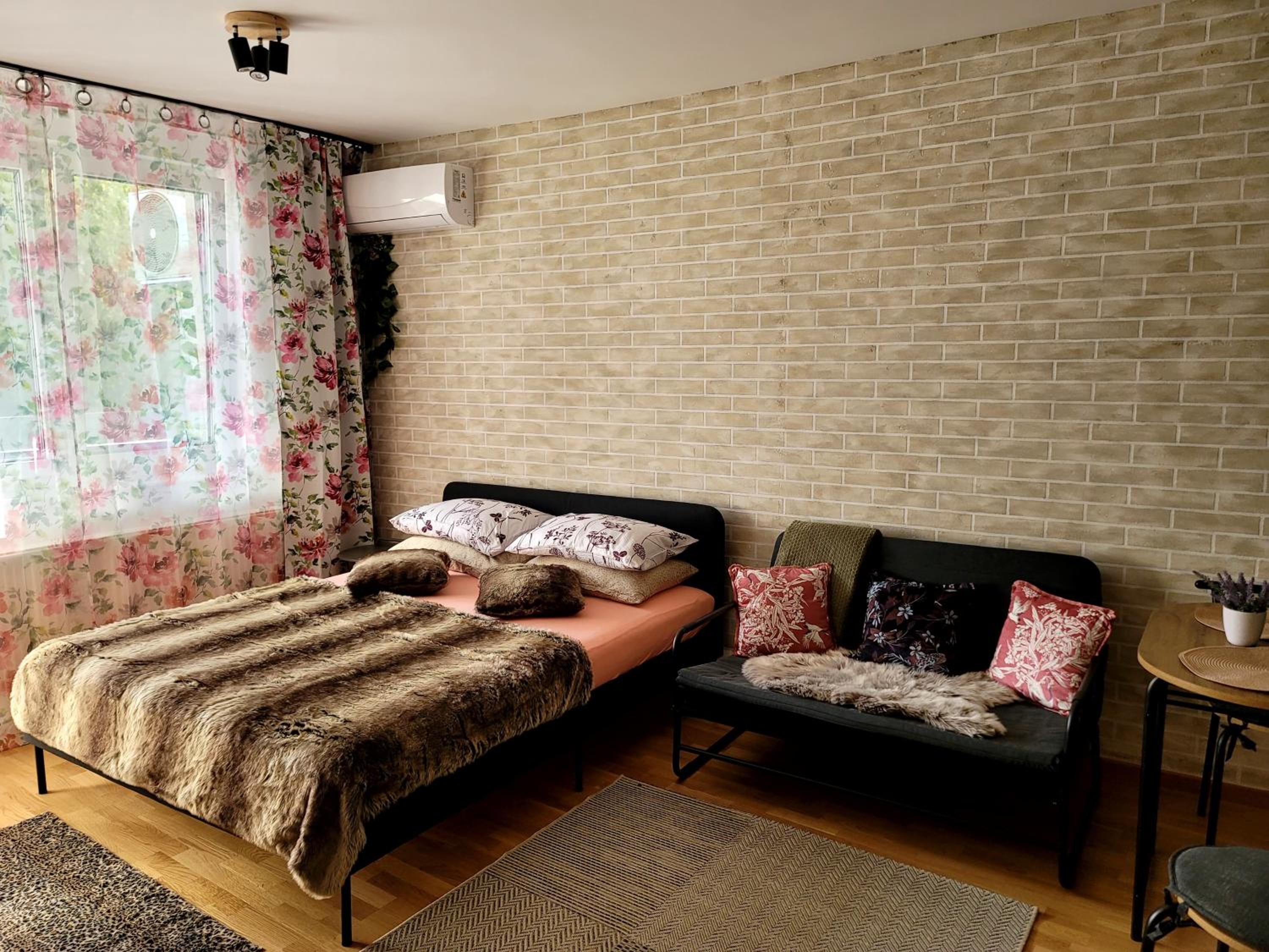 One-Bedroom Apartment with Terrace photo 1