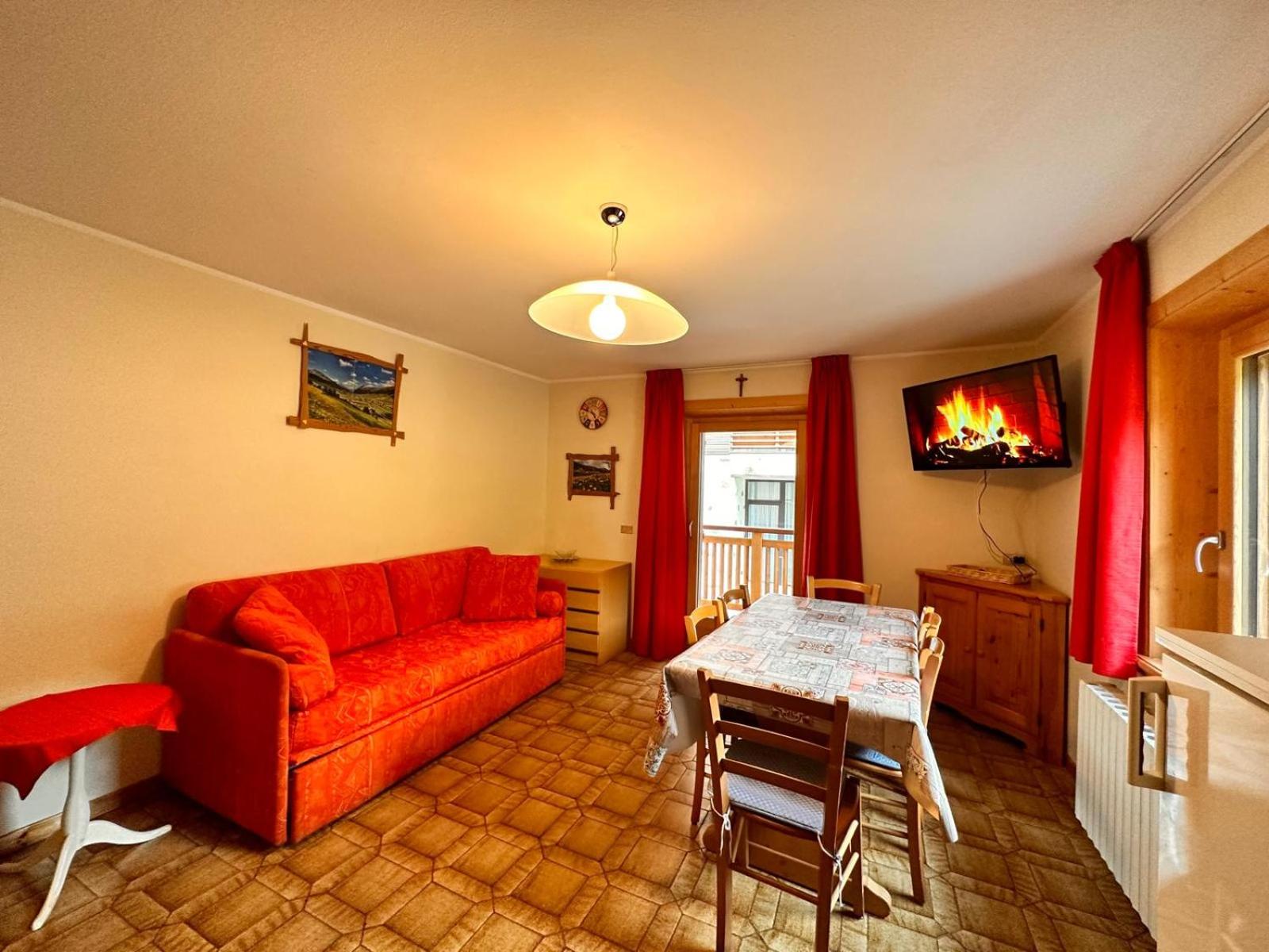 Two-Bedroom Apartment with Mountain View
