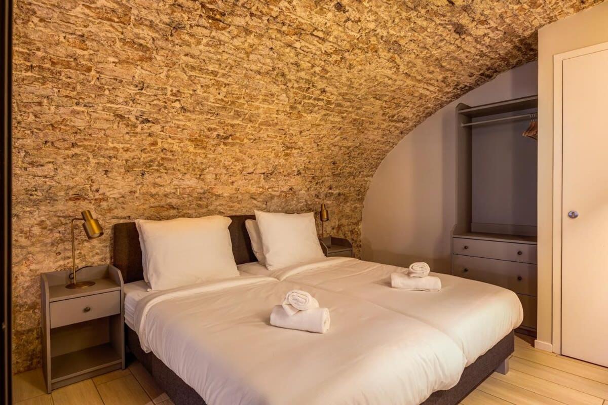 One-Bedroom Apartment with River View photo 2