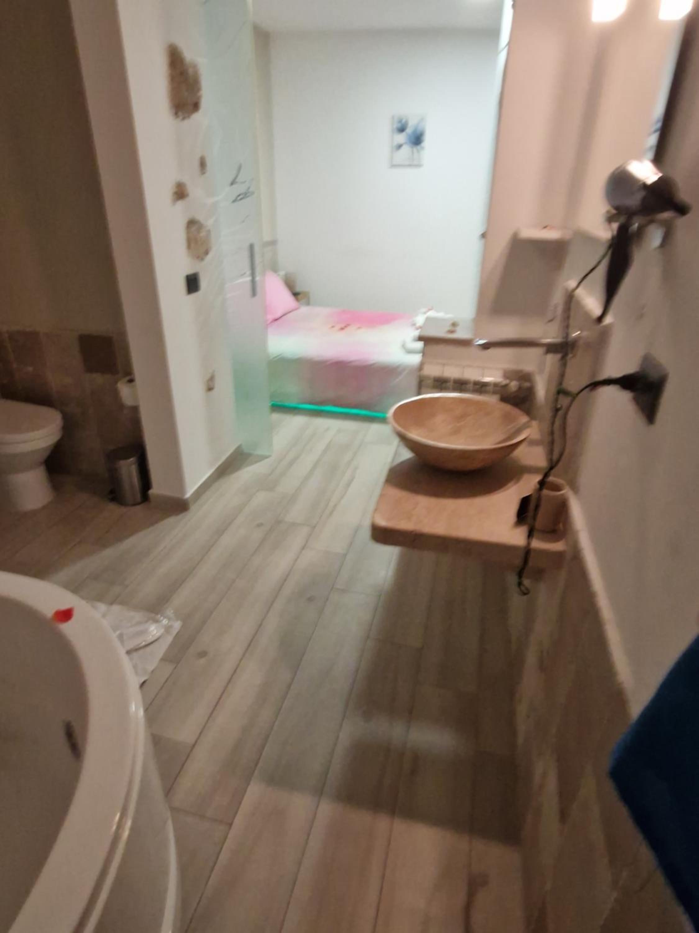 Suite with Spa Bath - Photo 13