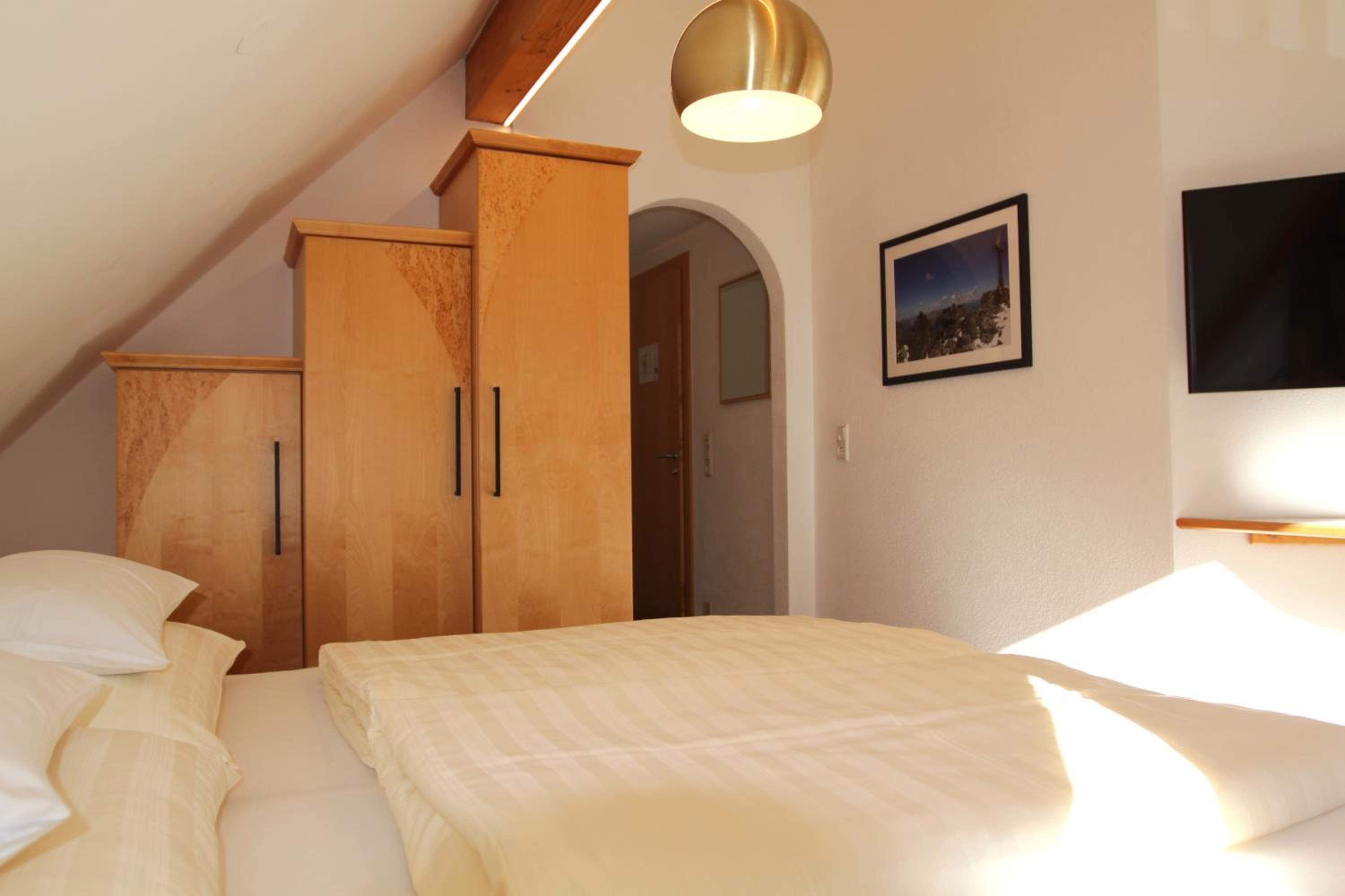 Single Room with Bathroom photo 3