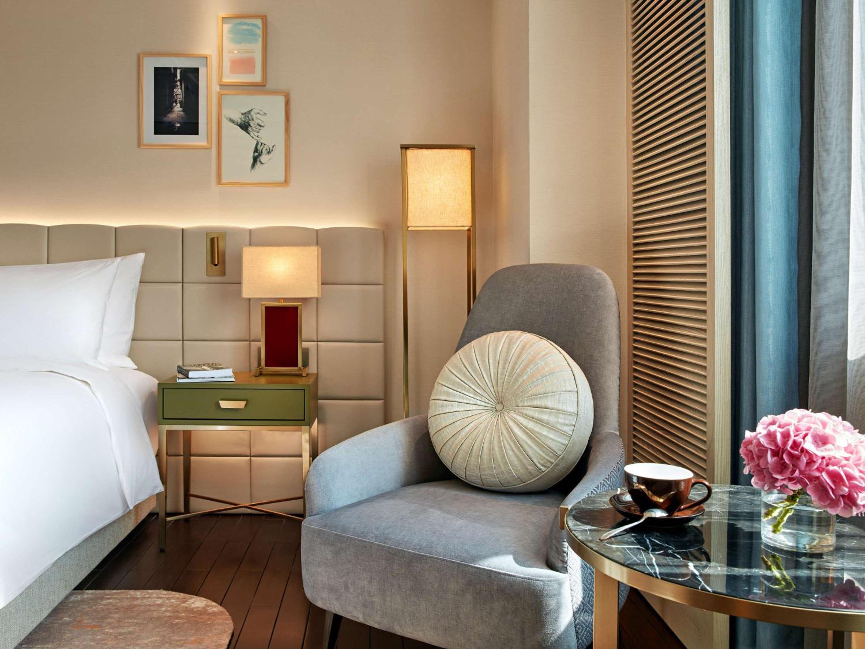 Executive King Room with Lounge Access - High Floor - Complimentary daily chocolate hour 5-6pm photo 3