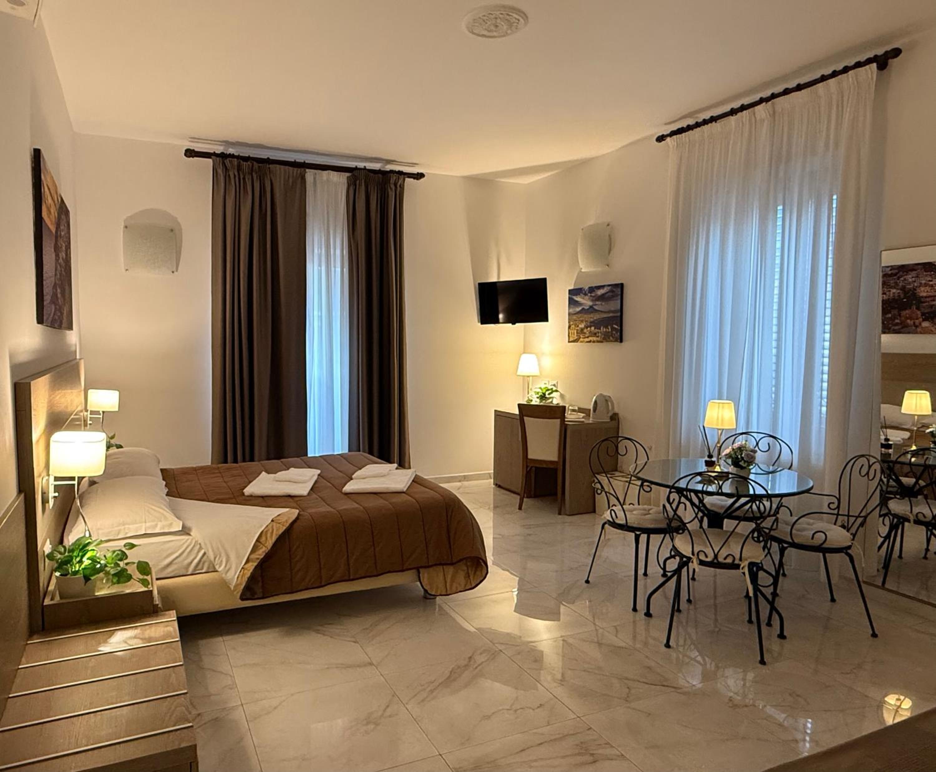 Deluxe Double Room with Balcony and Sea View