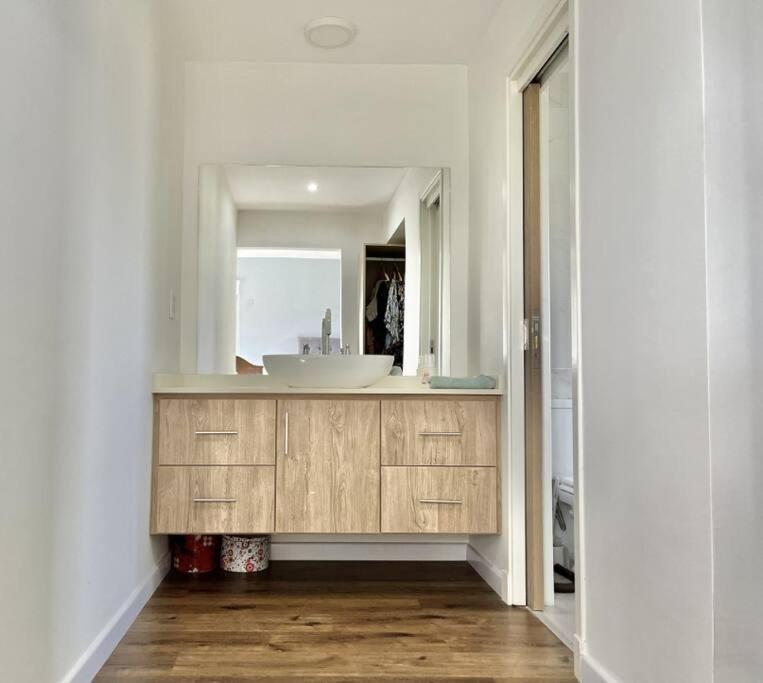 Three-Bedroom House photo 3