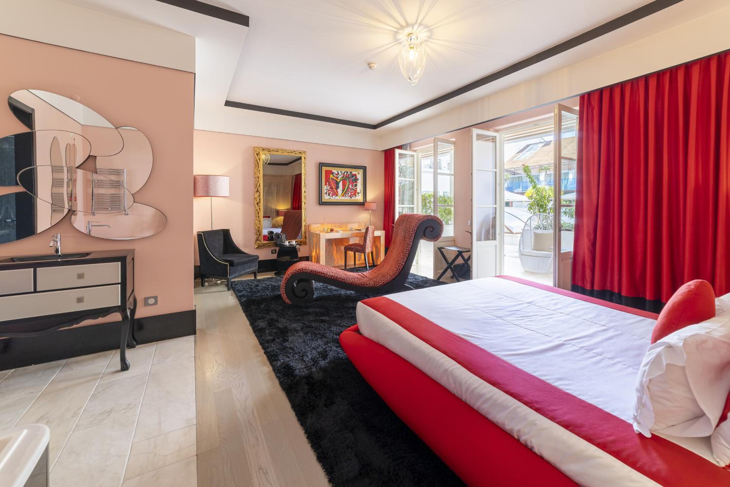 Queen Suite photo 2
