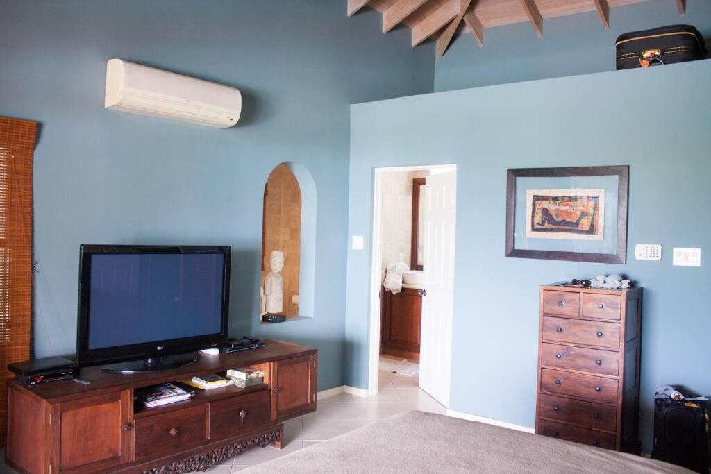 Villa photo 1