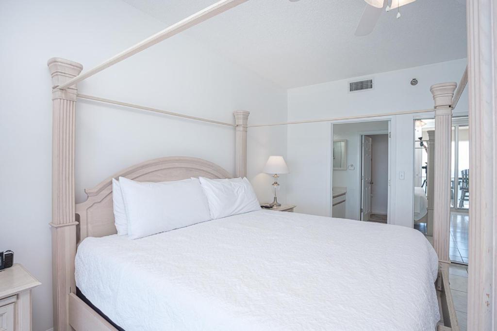 Three-Bedroom Apartment - Oceanfront photo 3