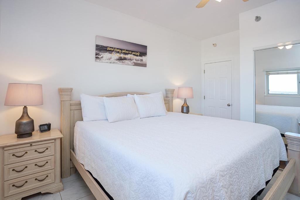 Three-Bedroom Apartment - Oceanfront photo 1
