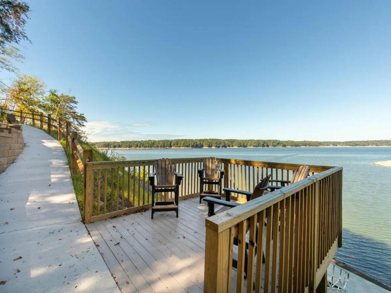 Three-Bedroom Vacation Home  photo 1