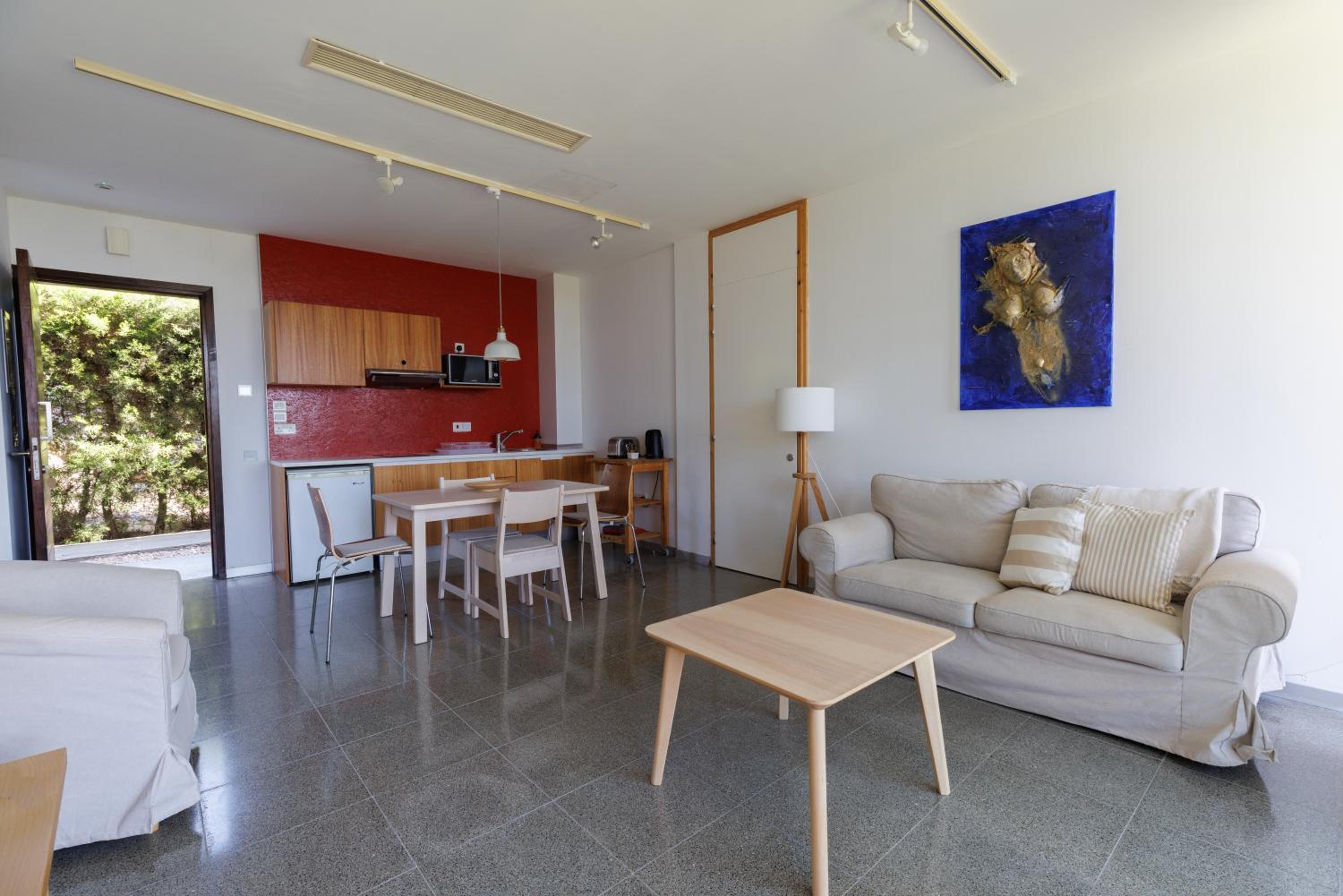 One-Bedroom Apartment - Photo 7