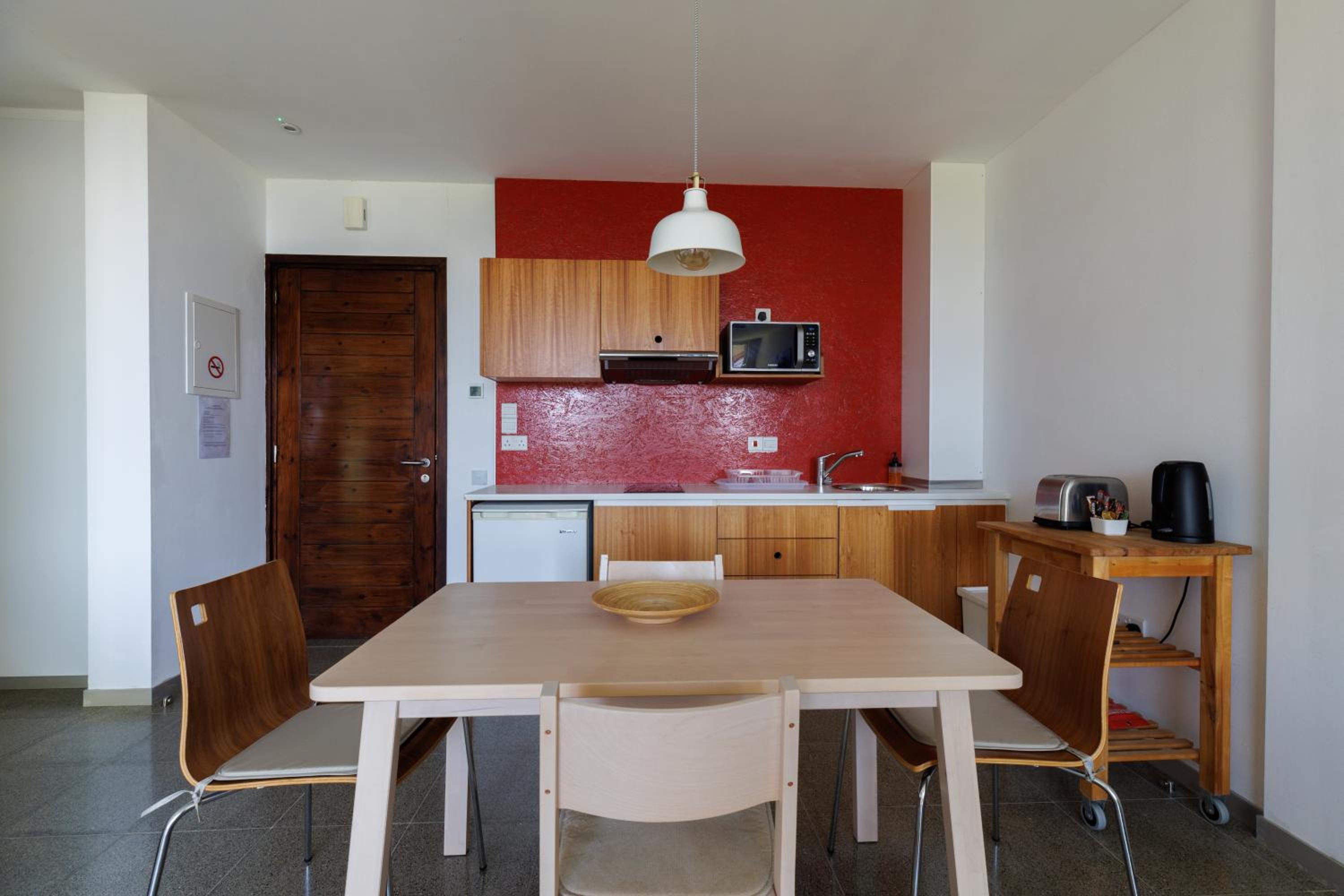 One-Bedroom Apartment - Photo 2