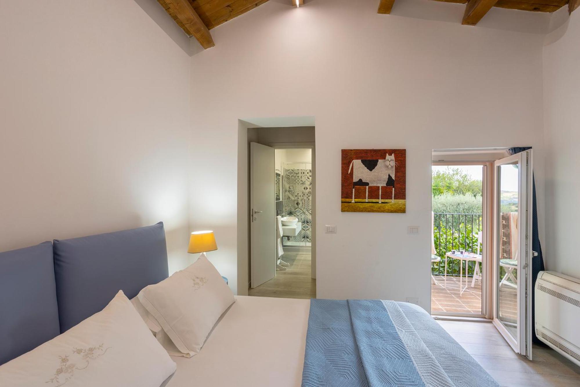King Room with Balcony photo 1