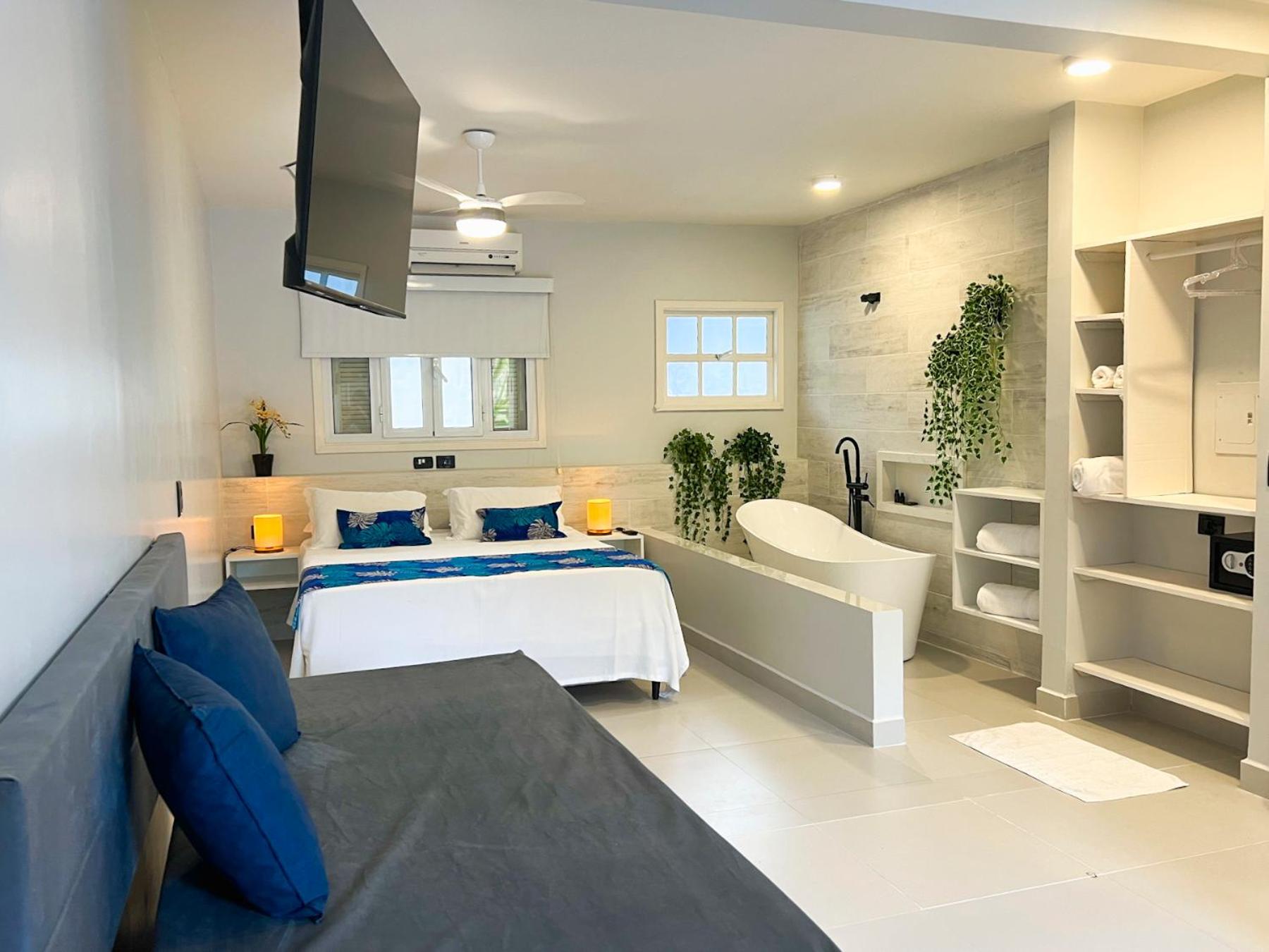 Deluxe Double Room with Bath