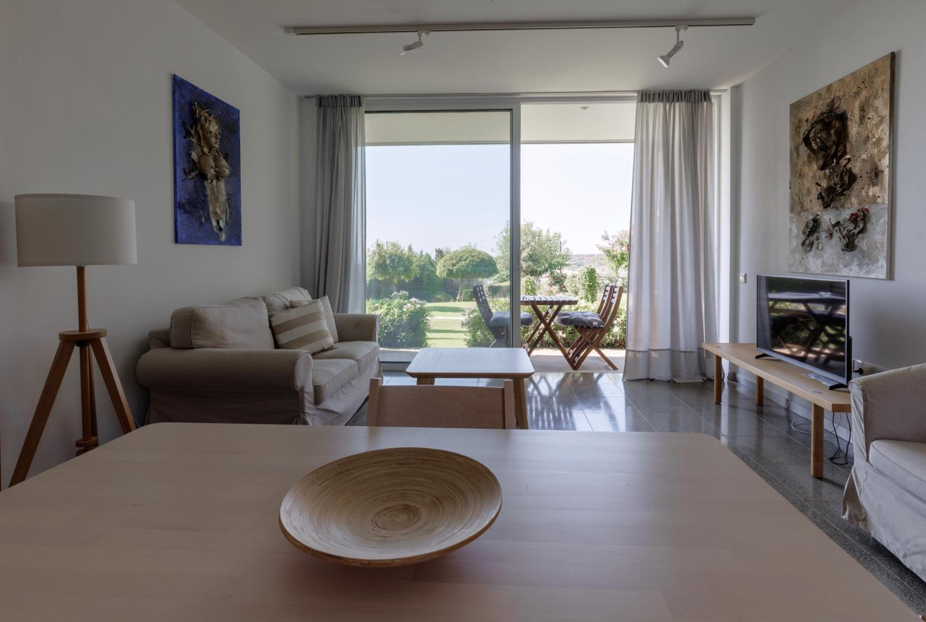 One-Bedroom Apartment - Photo 4
