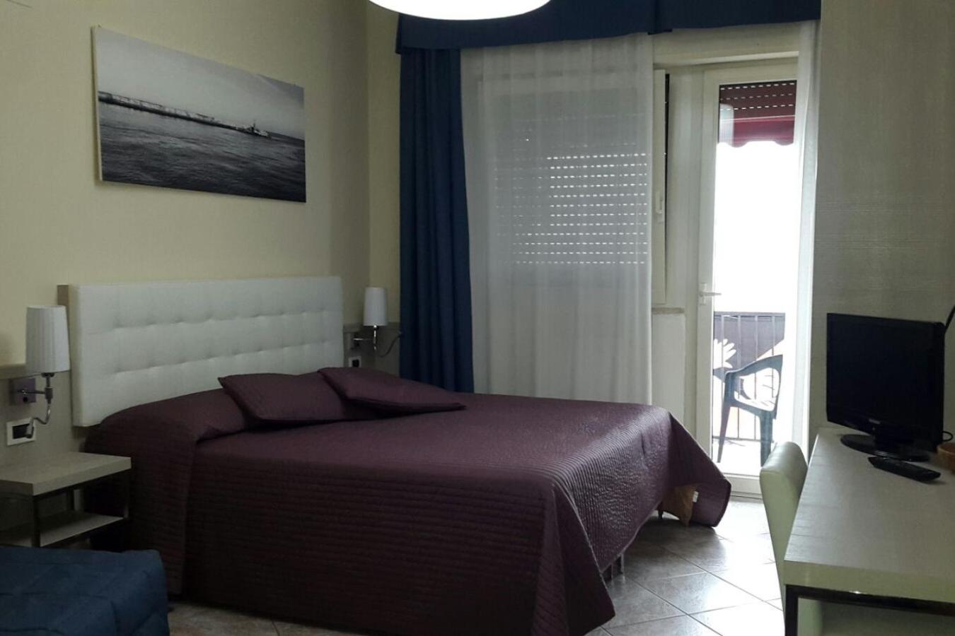 Double or Twin Room - Photo 12