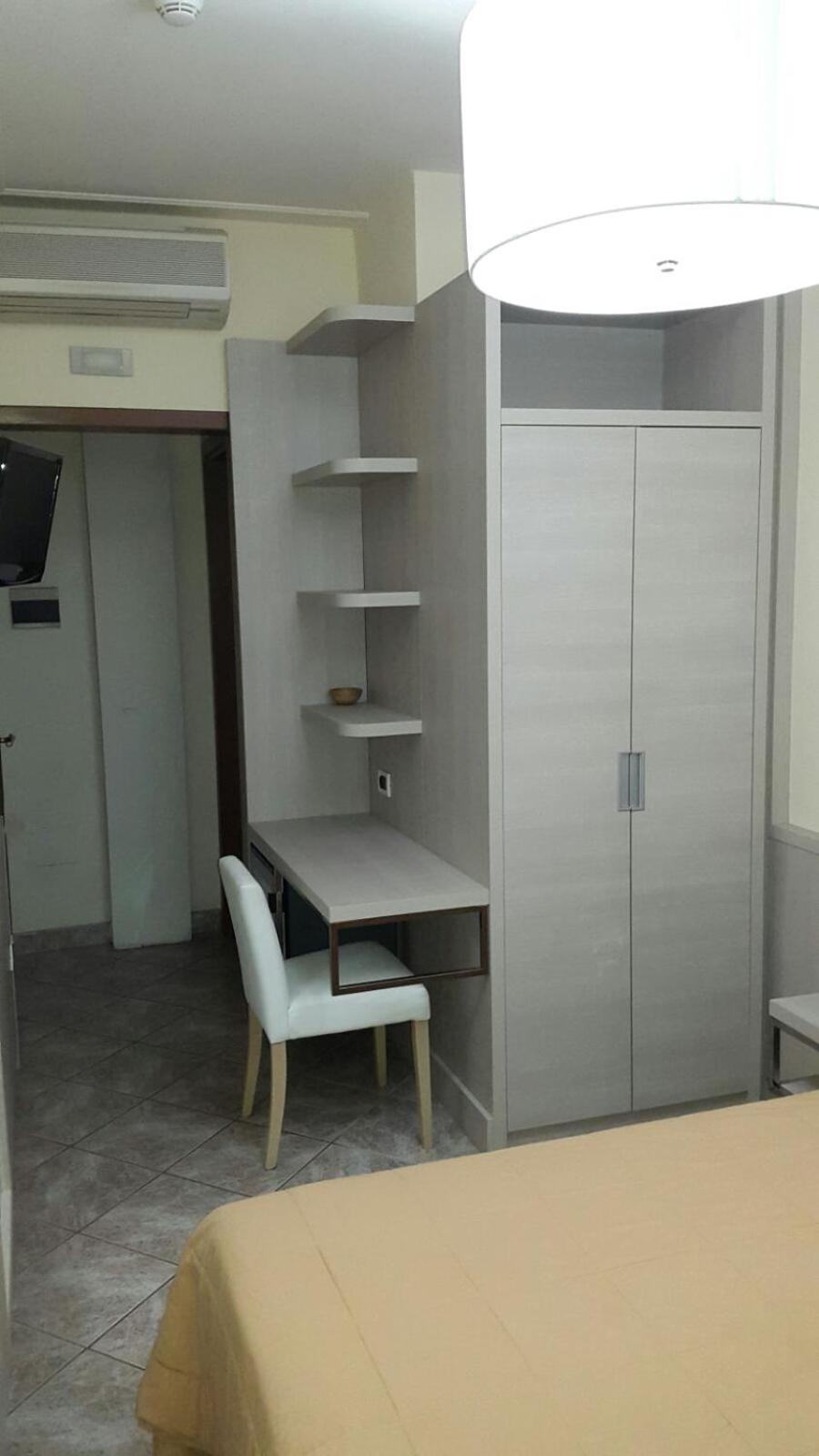 Double or Twin Room - Photo 4