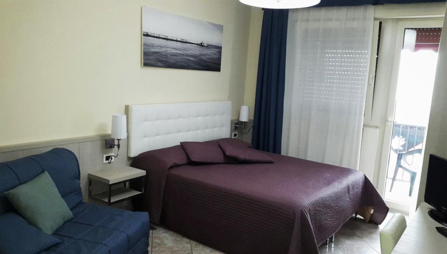 Double or Twin Room - Photo 11