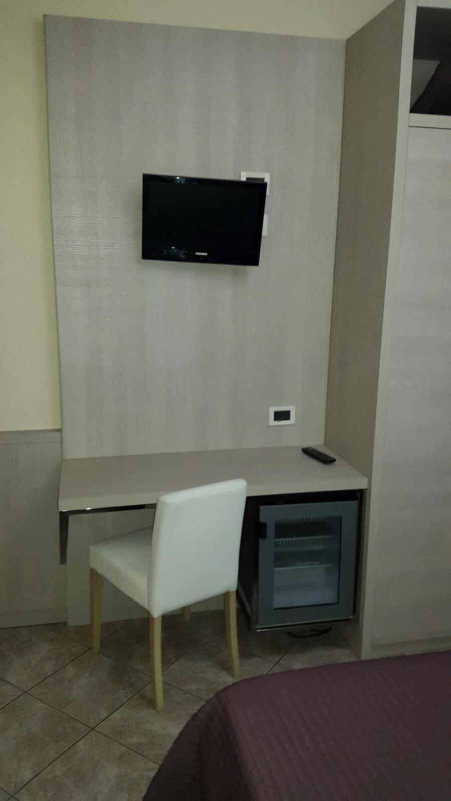 Double or Twin Room - Photo 3
