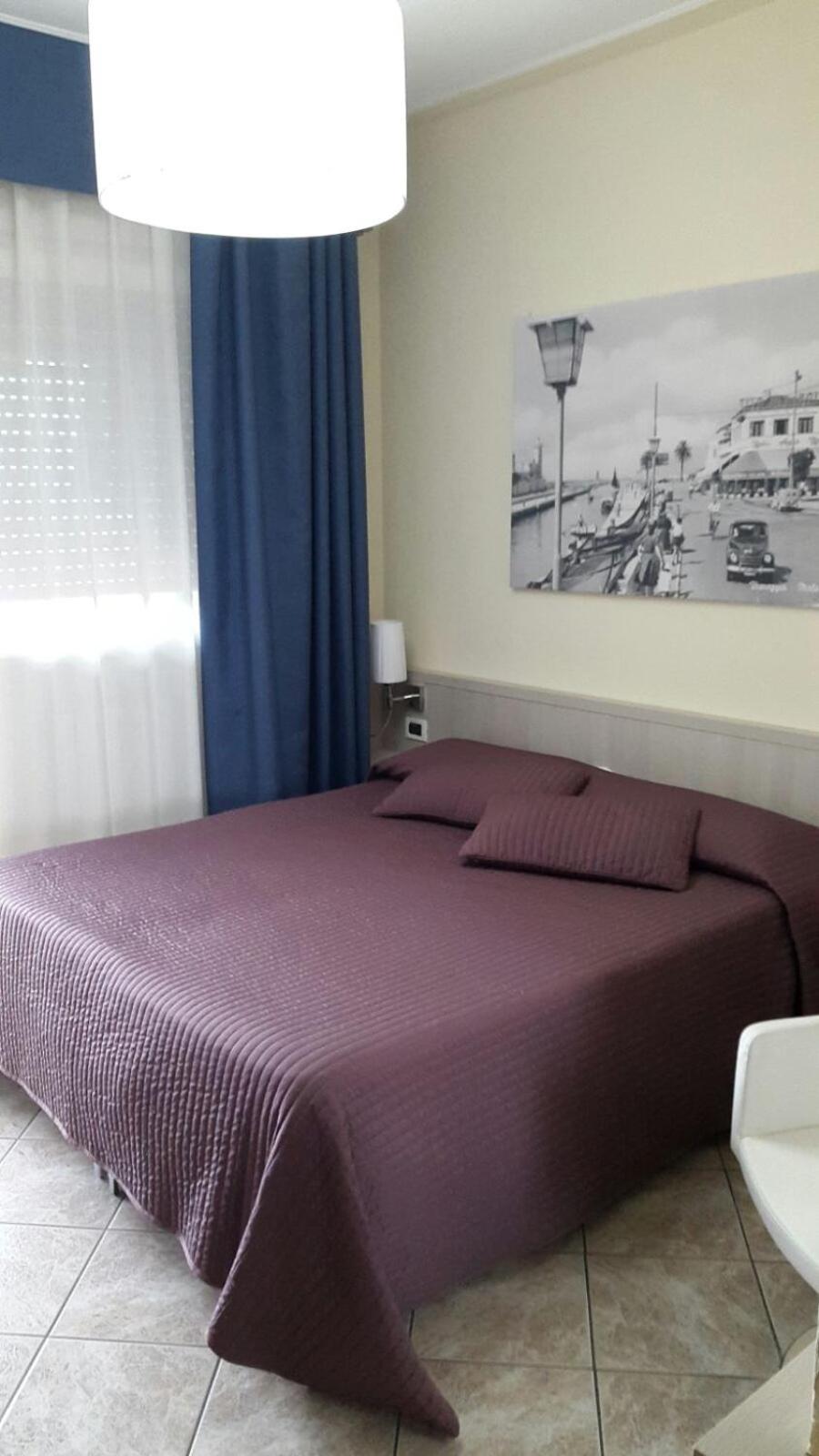 Double or Twin Room - Photo 13