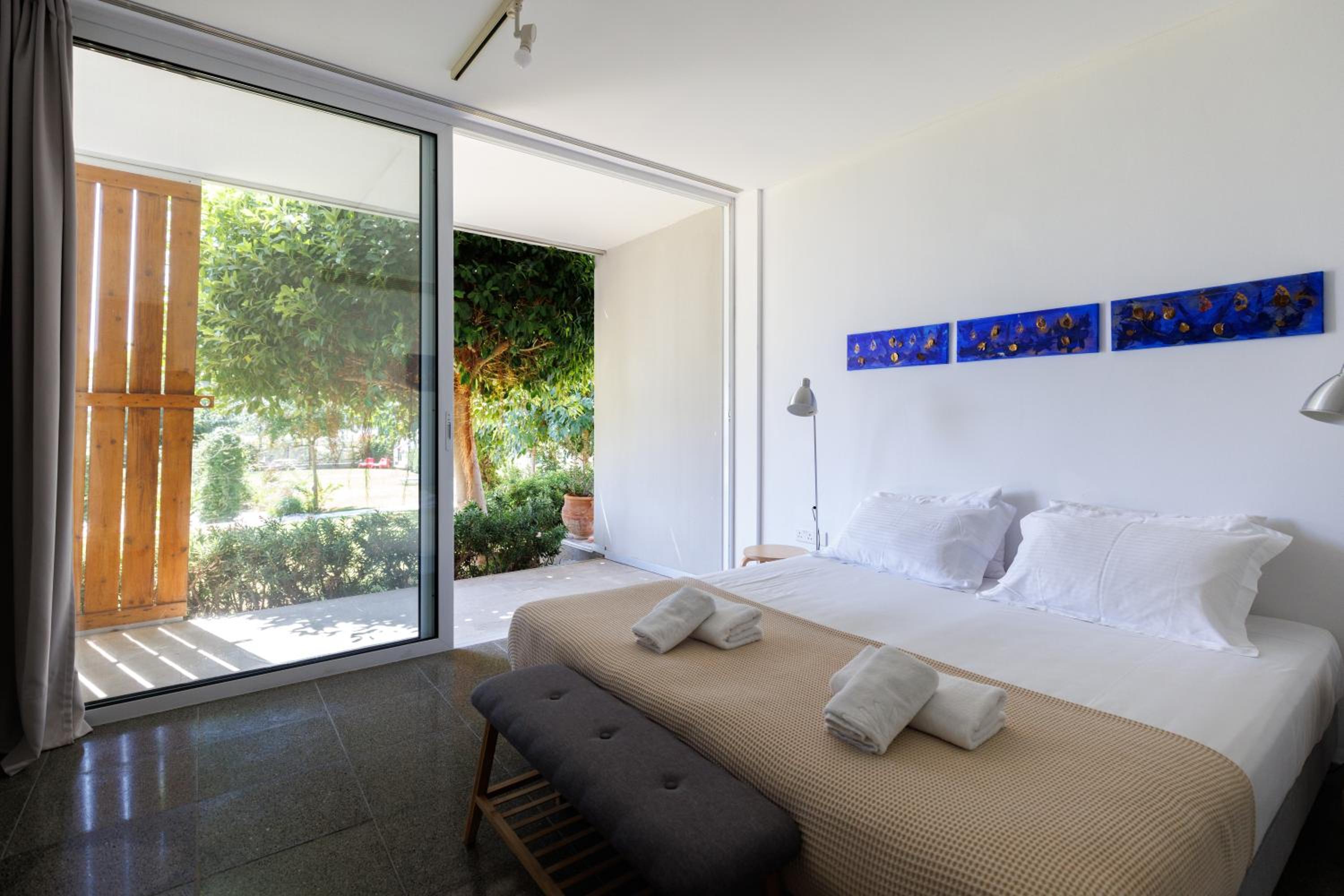 One-Bedroom Apartment - Photo 8