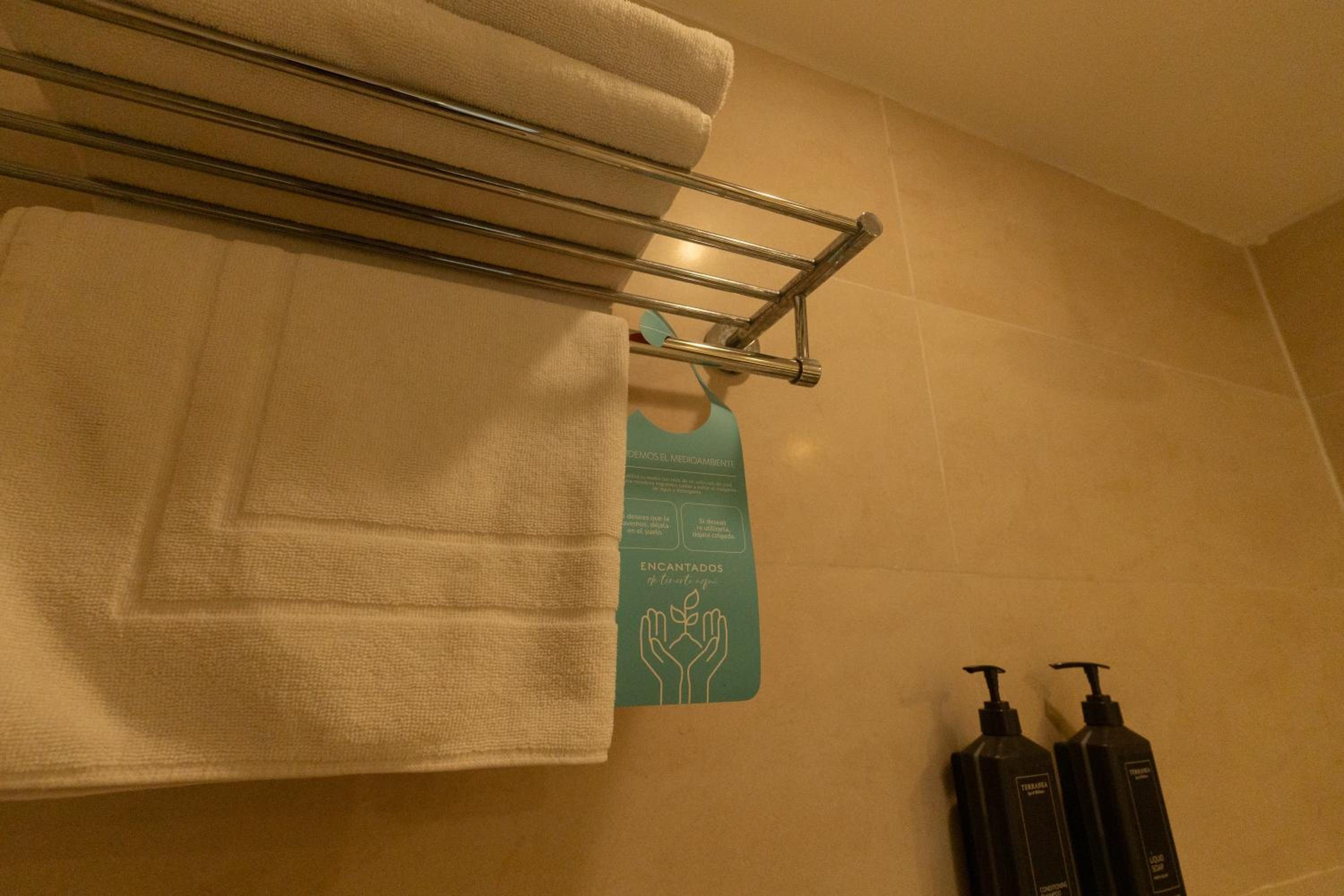 Twin Queen Suite with Sea View photo 1