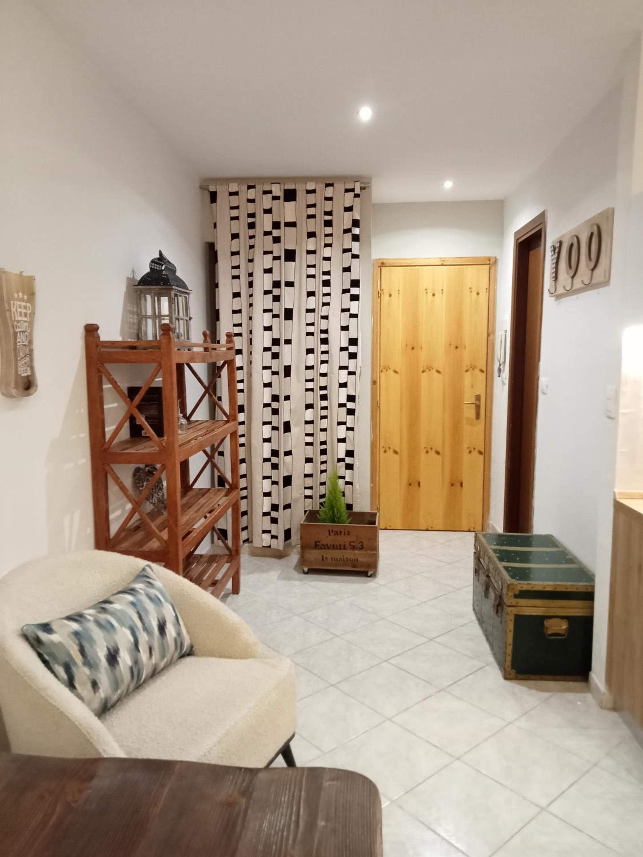 One-Bedroom Apartment