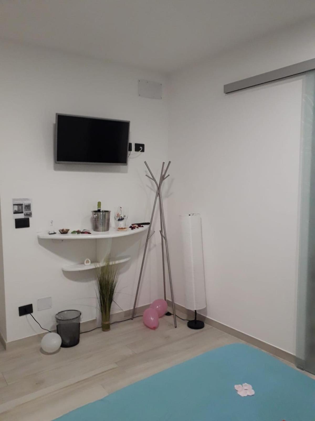 Suite with Spa Bath - Photo 23