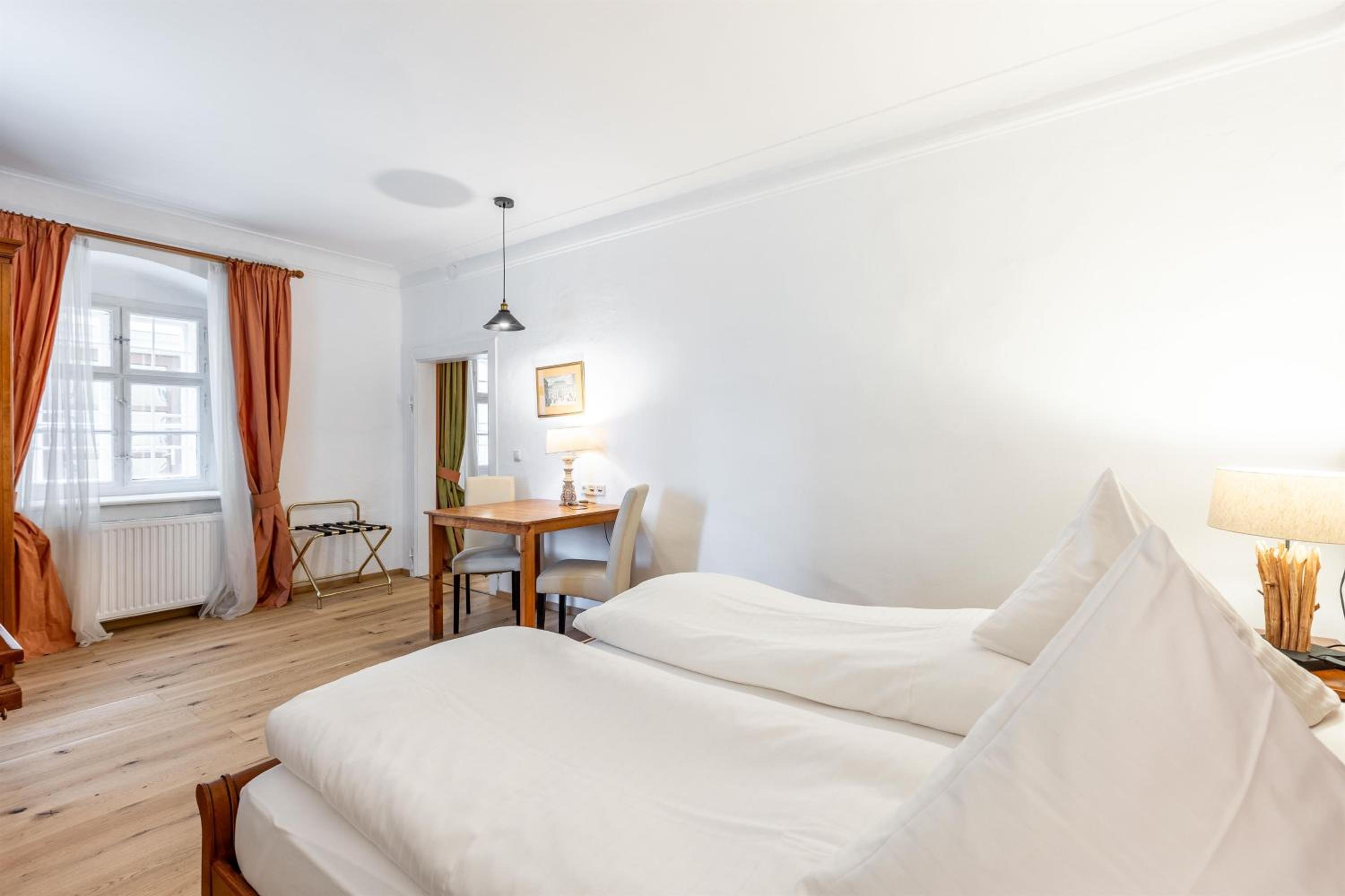 One-Bedroom Apartment with Bathroom photo 2
