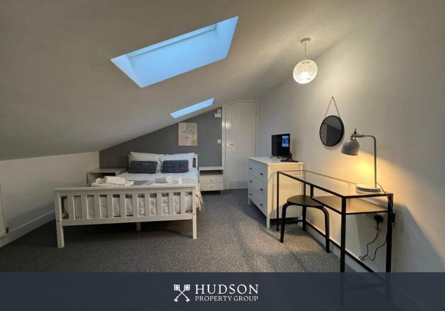 Three-Bedroom House photo 2