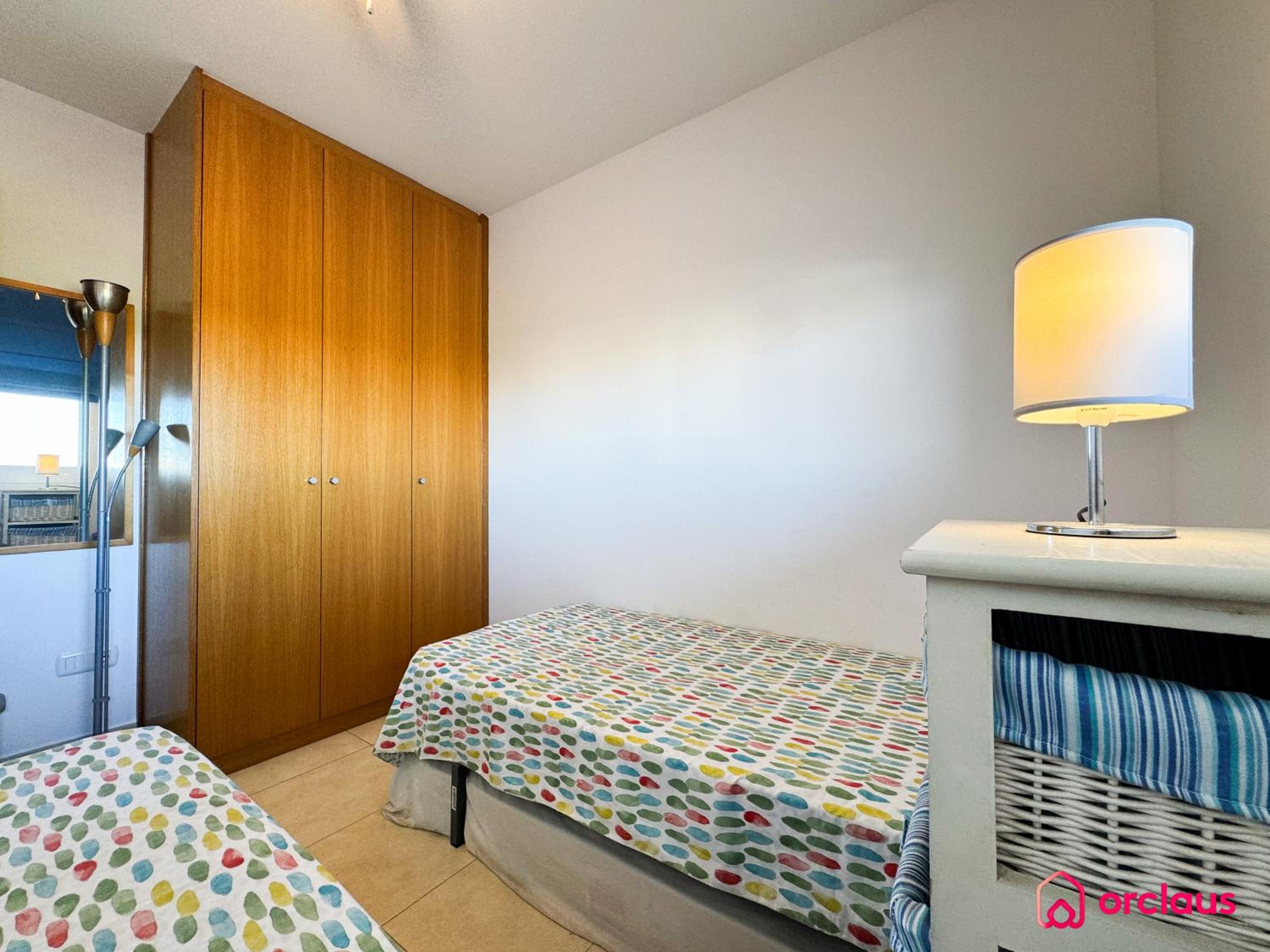 Apartamento de dos habitaciones con terraza y vista al mar