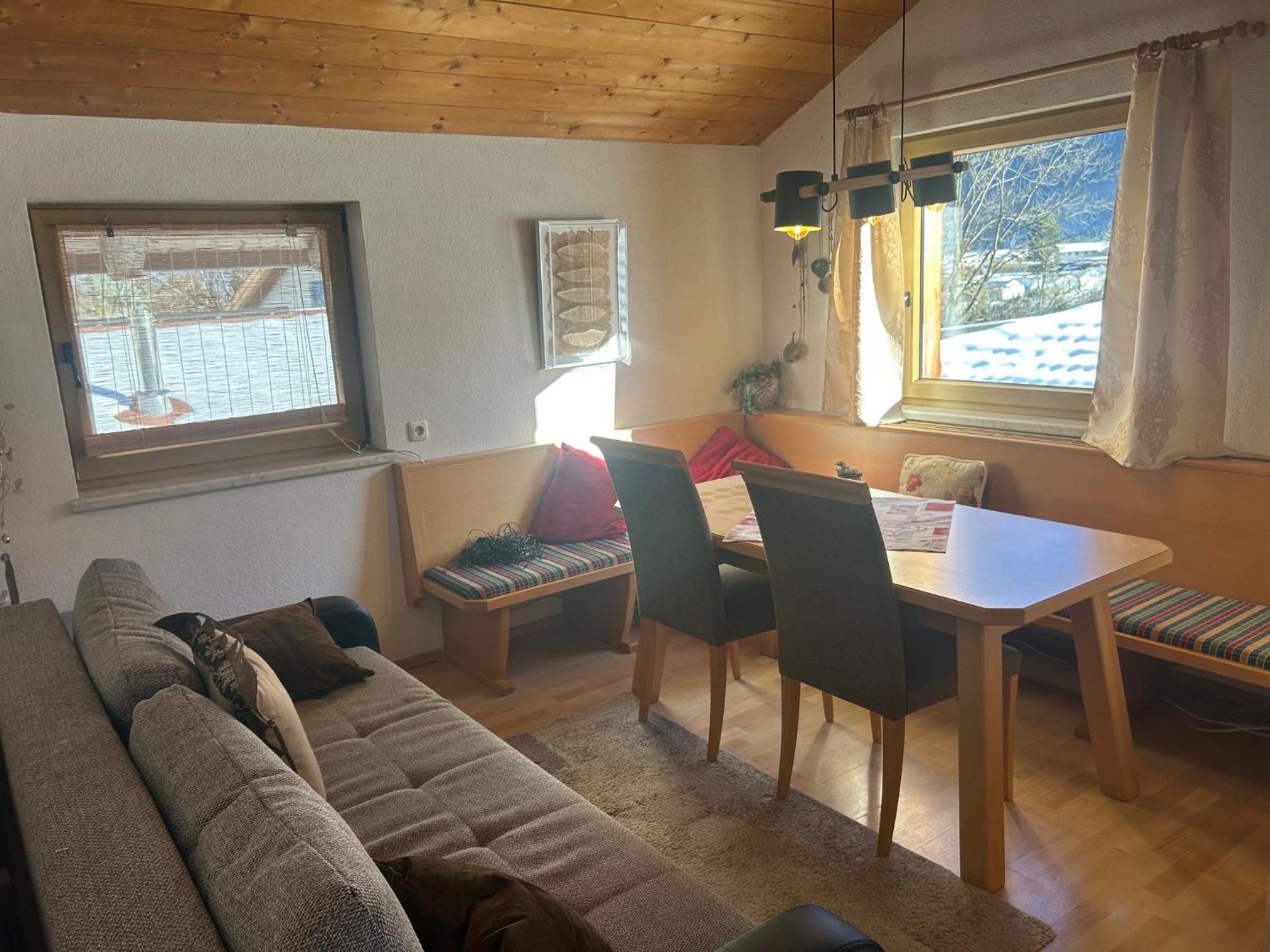 Family Room with Mountain View photo 3