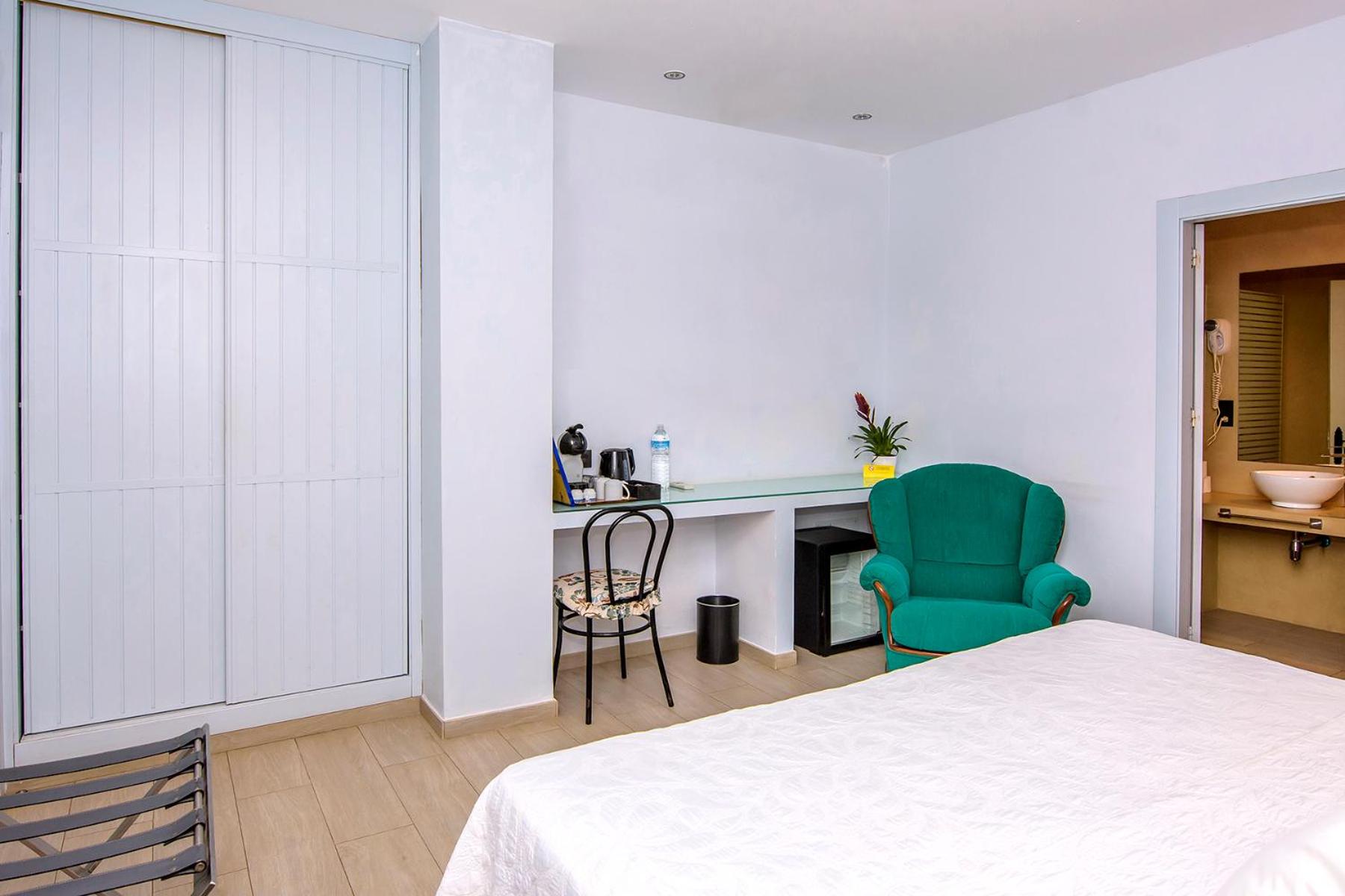 Double or Twin Room photo 3