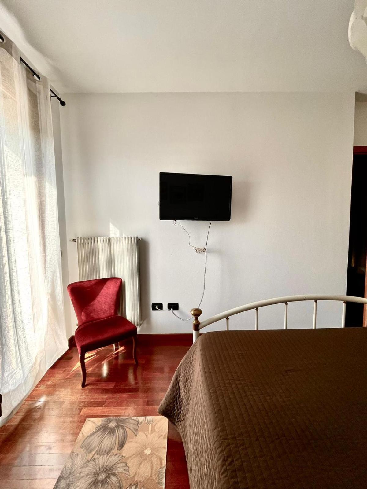 Standard Double Room - Photo 10