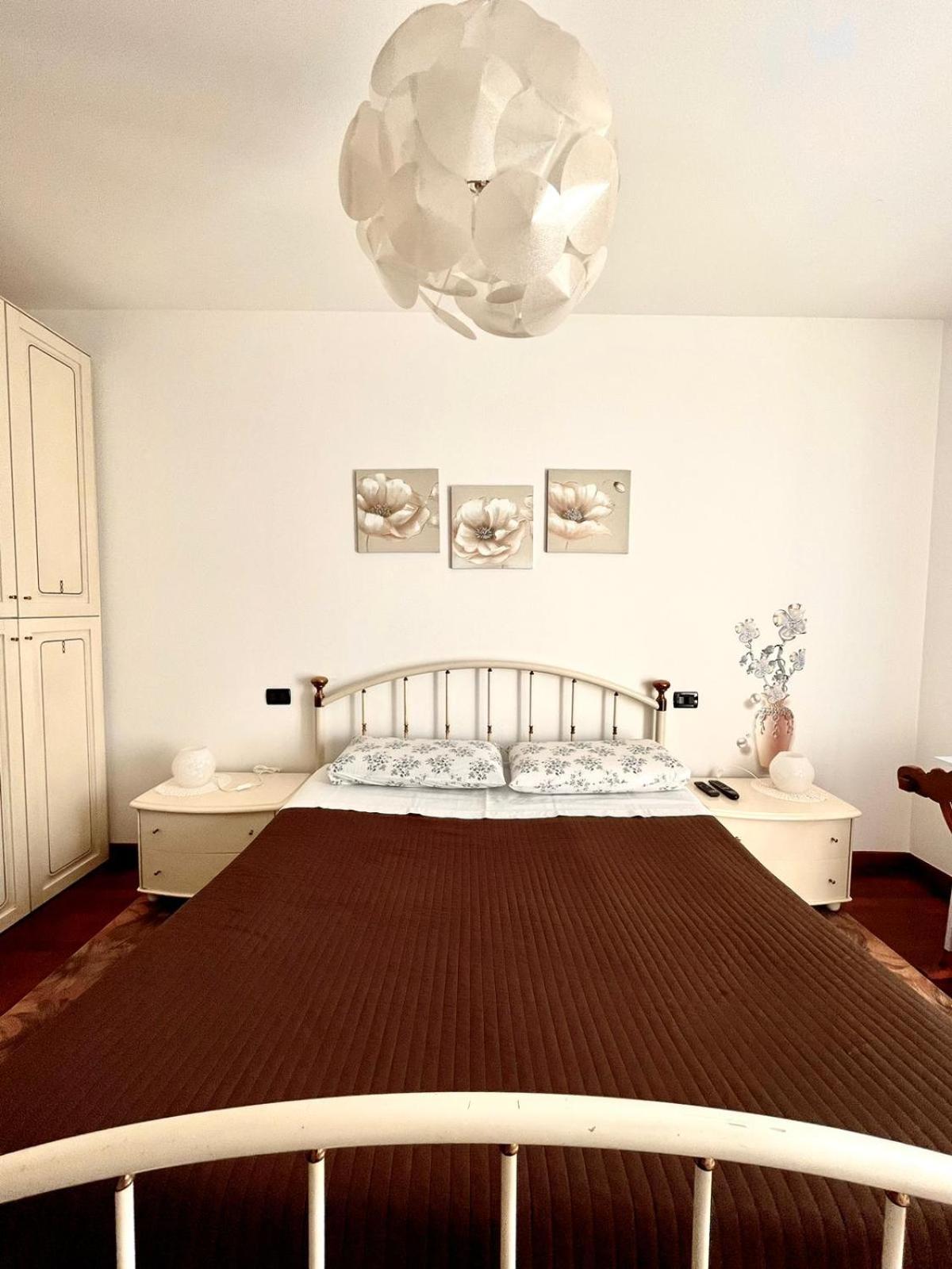 Standard Double Room - Photo 11