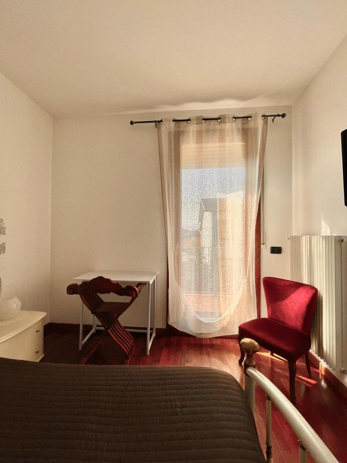 Standard Double Room - Photo 5