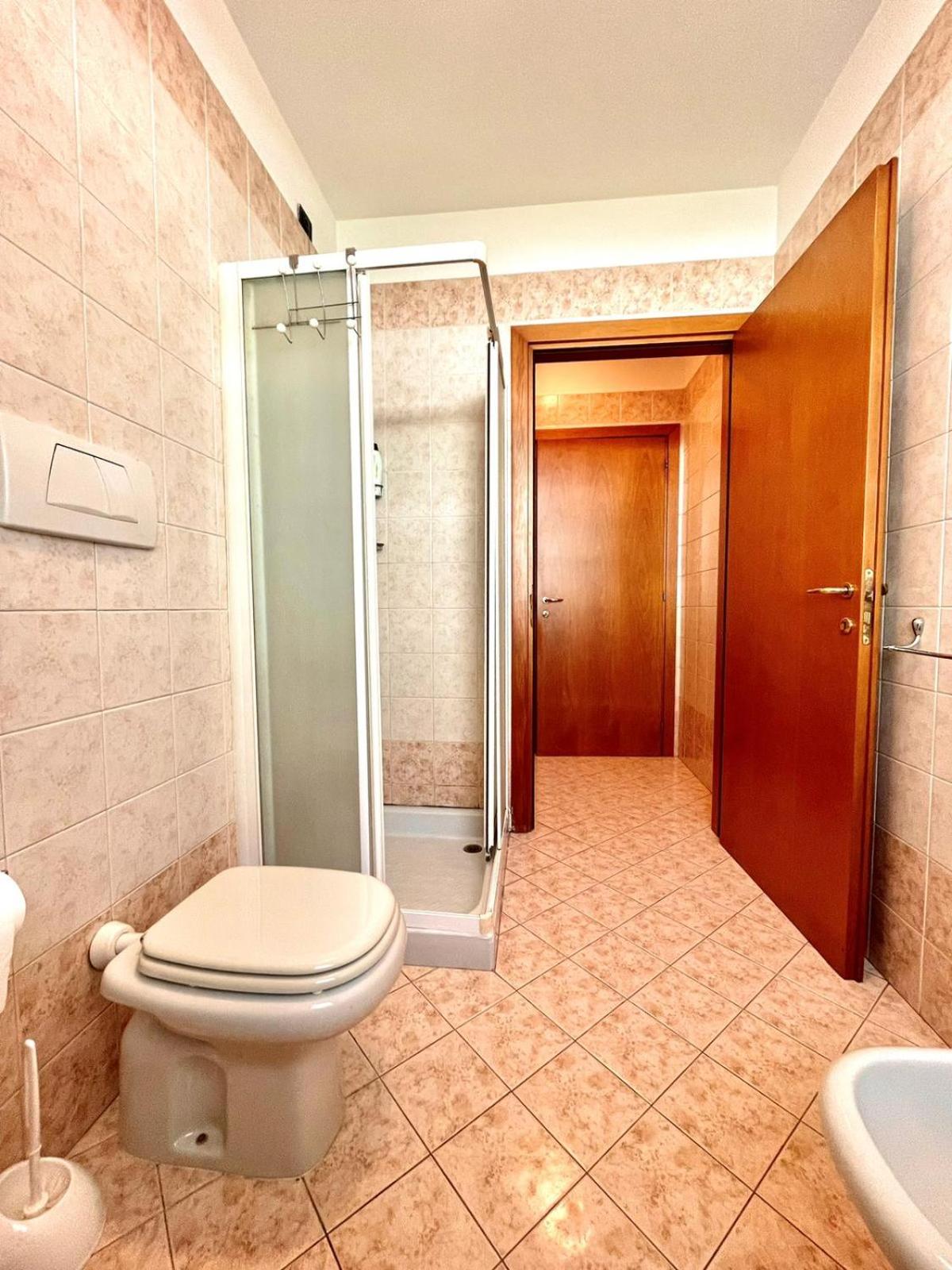 Standard Double Room - Photo 4
