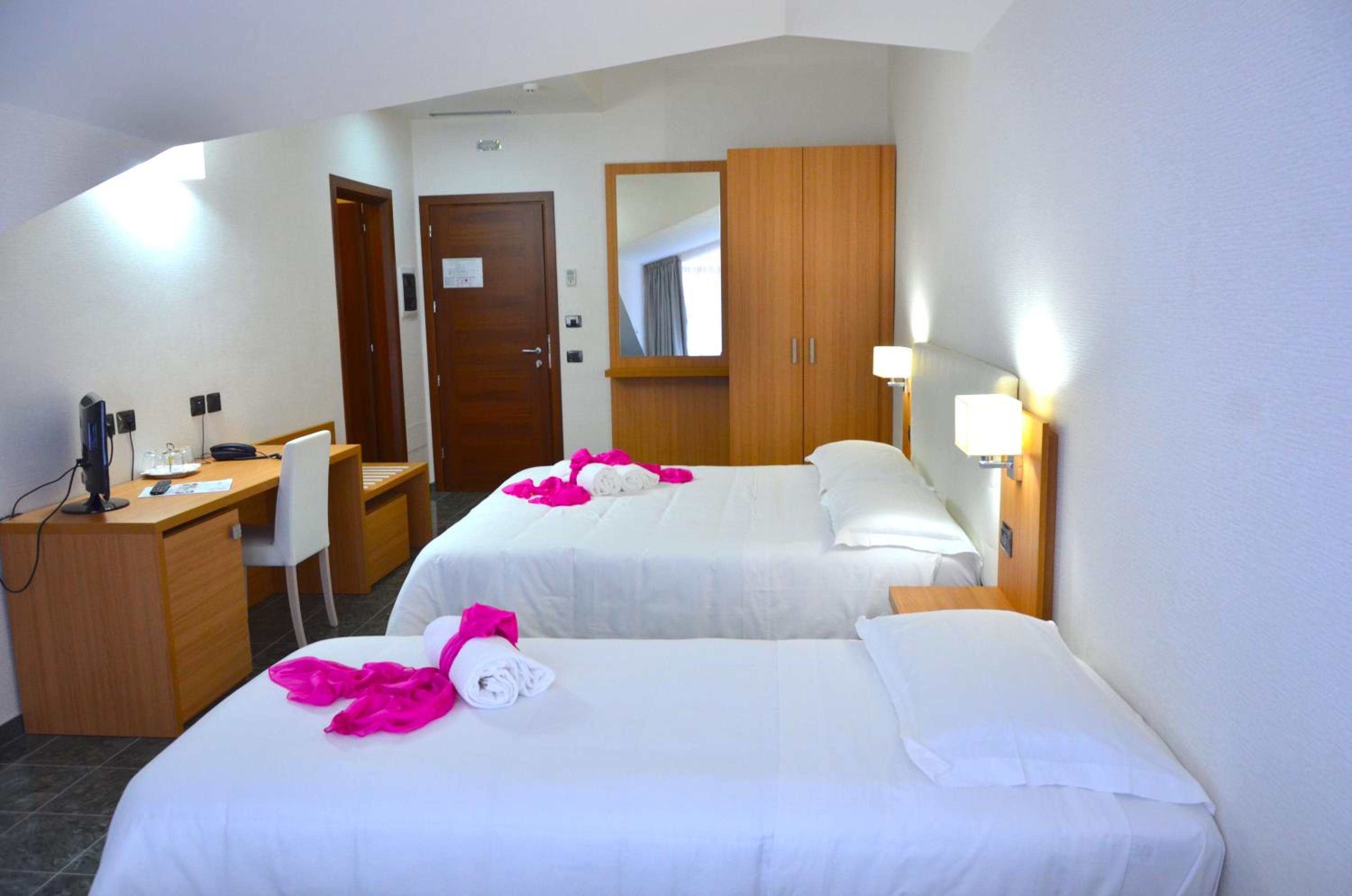 Quadruple Room - Photo 5