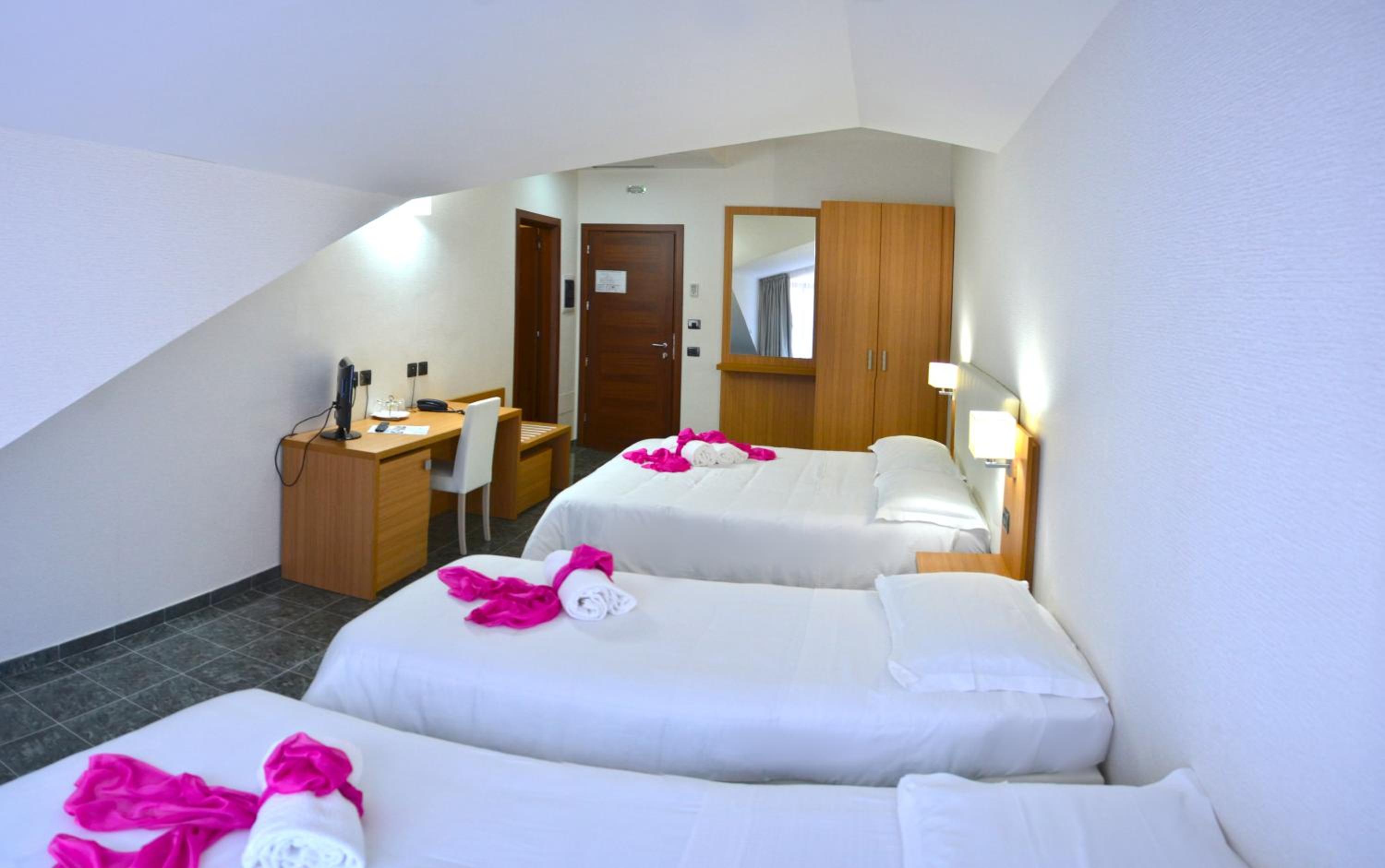 Quadruple Room - Photo 4