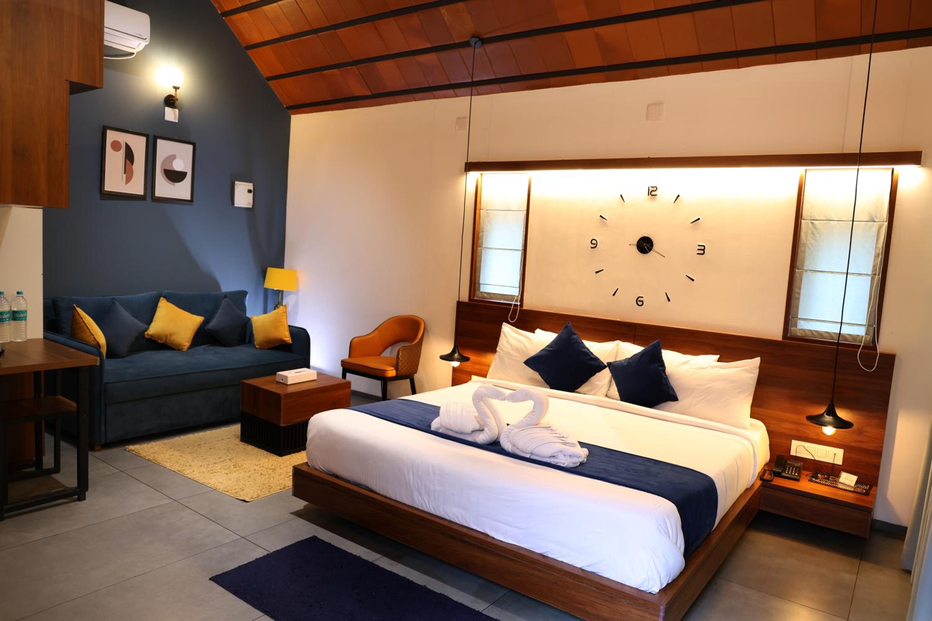 Superior Suite - Photo 14